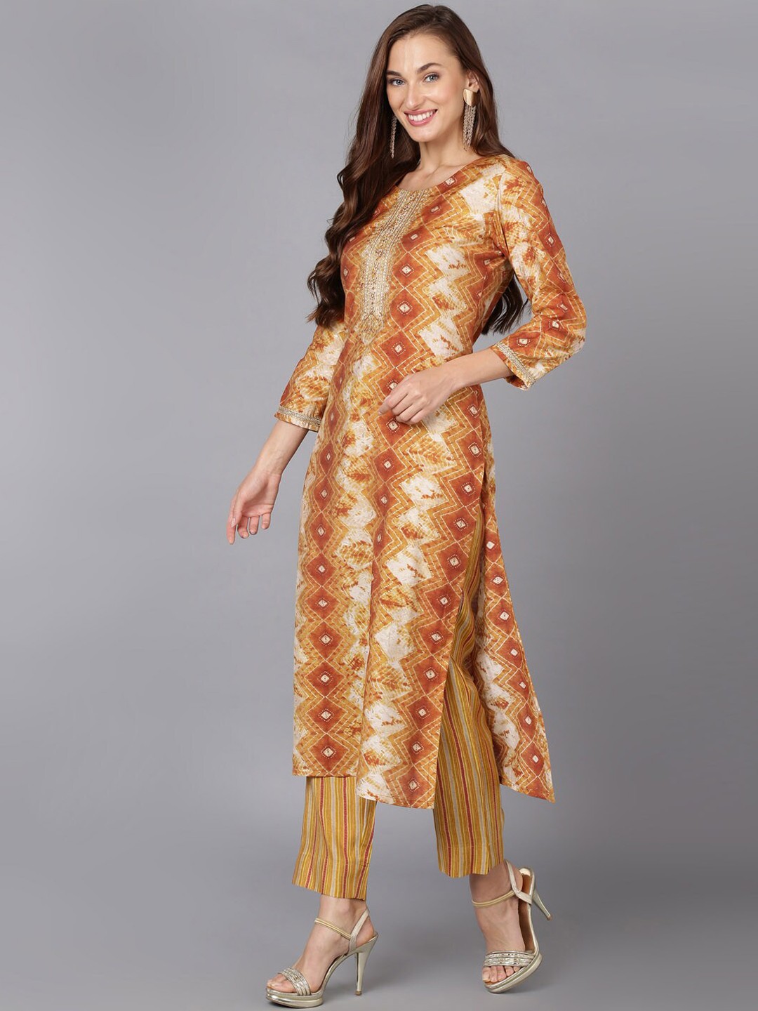 

AHIKA Bronze-Toned & White Geometric Printed Thread Work Kurta