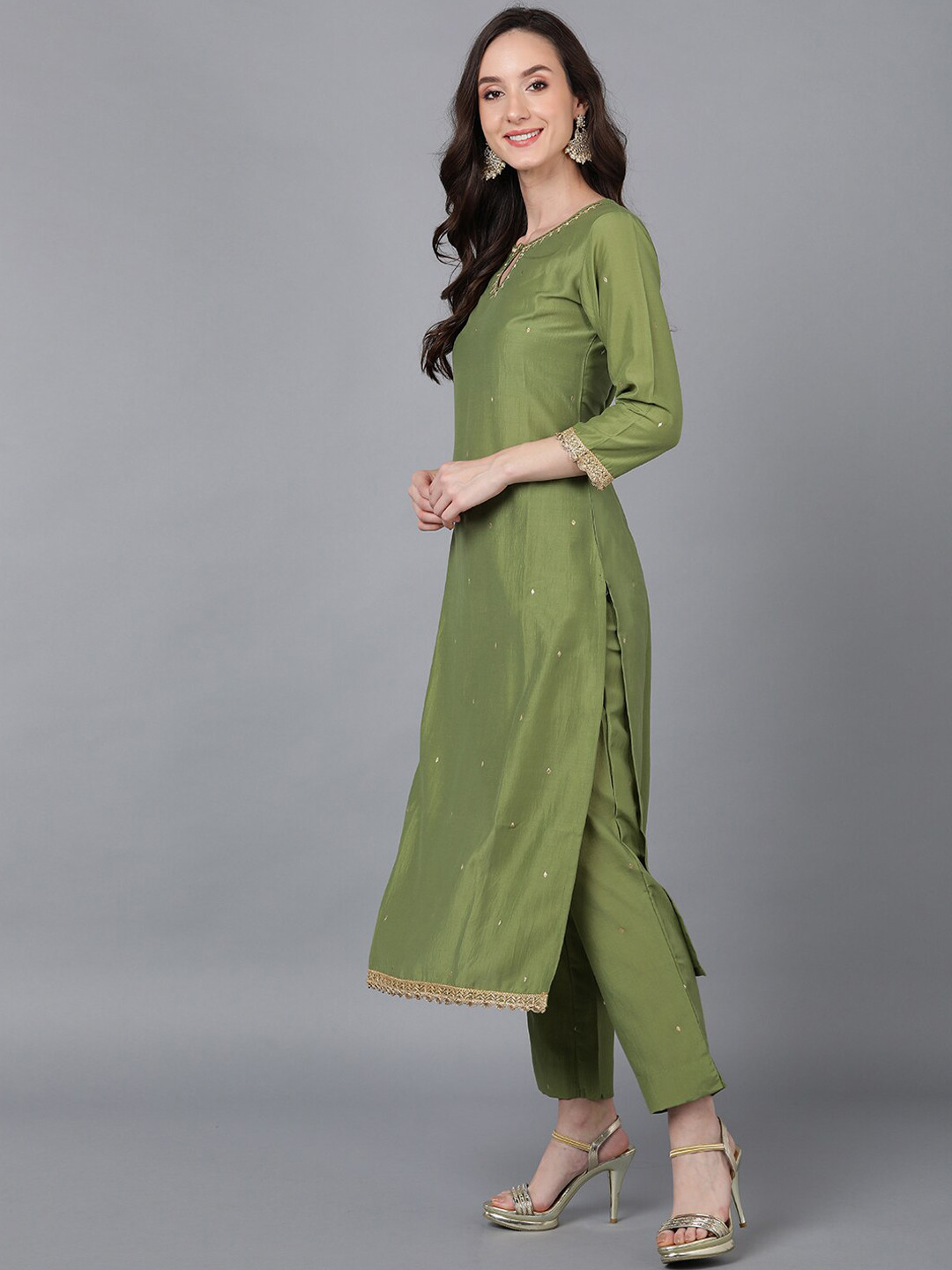 

AHIKA Green Ethnic Motifs Embroidered Keyhole Neck Straight Kurta