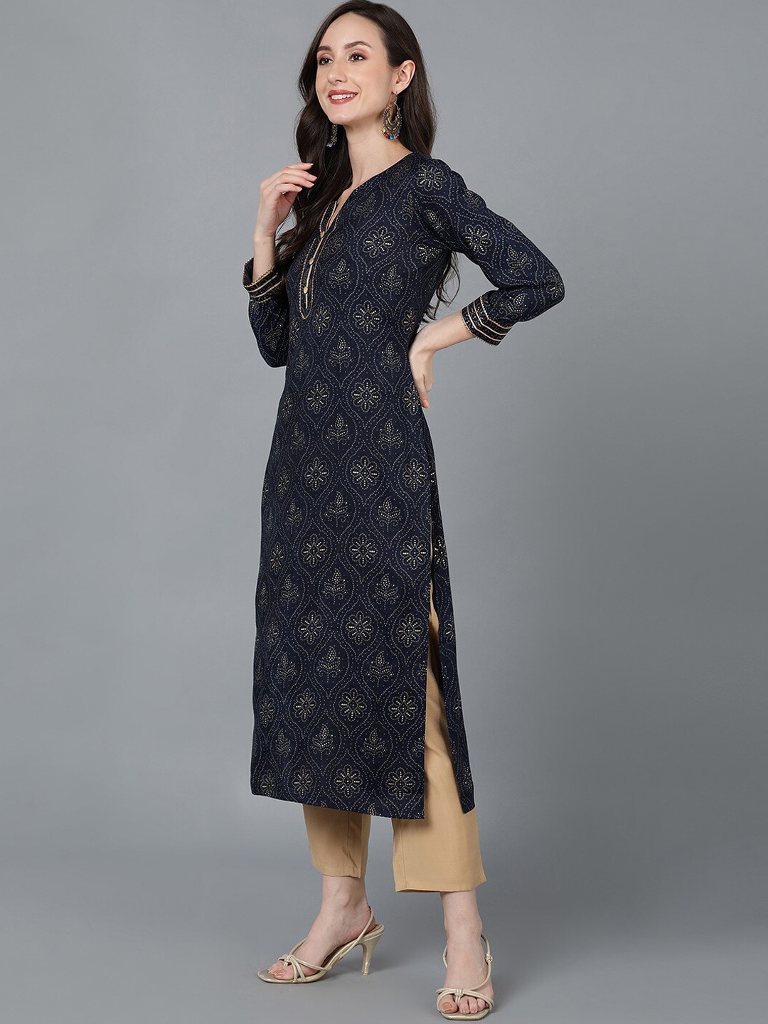 

AHIKA Navy Blue & White Ethnic Motifs Printed Straight Kurta