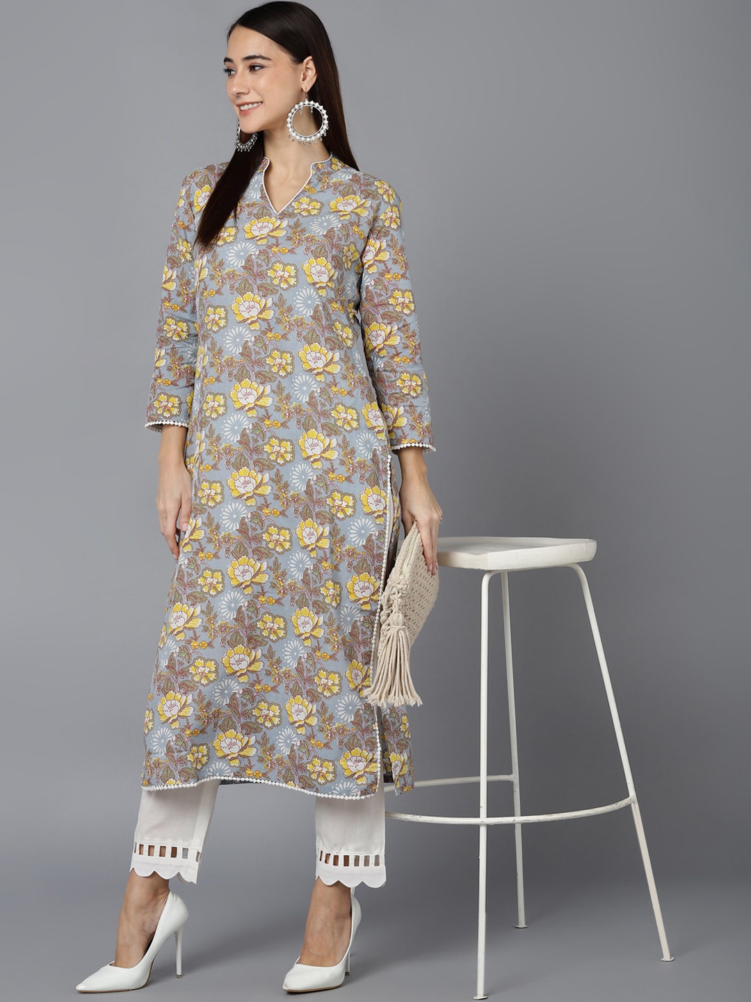 

AHIKA Grey & Yellow Floral Printed Mandarin Collar Kurta