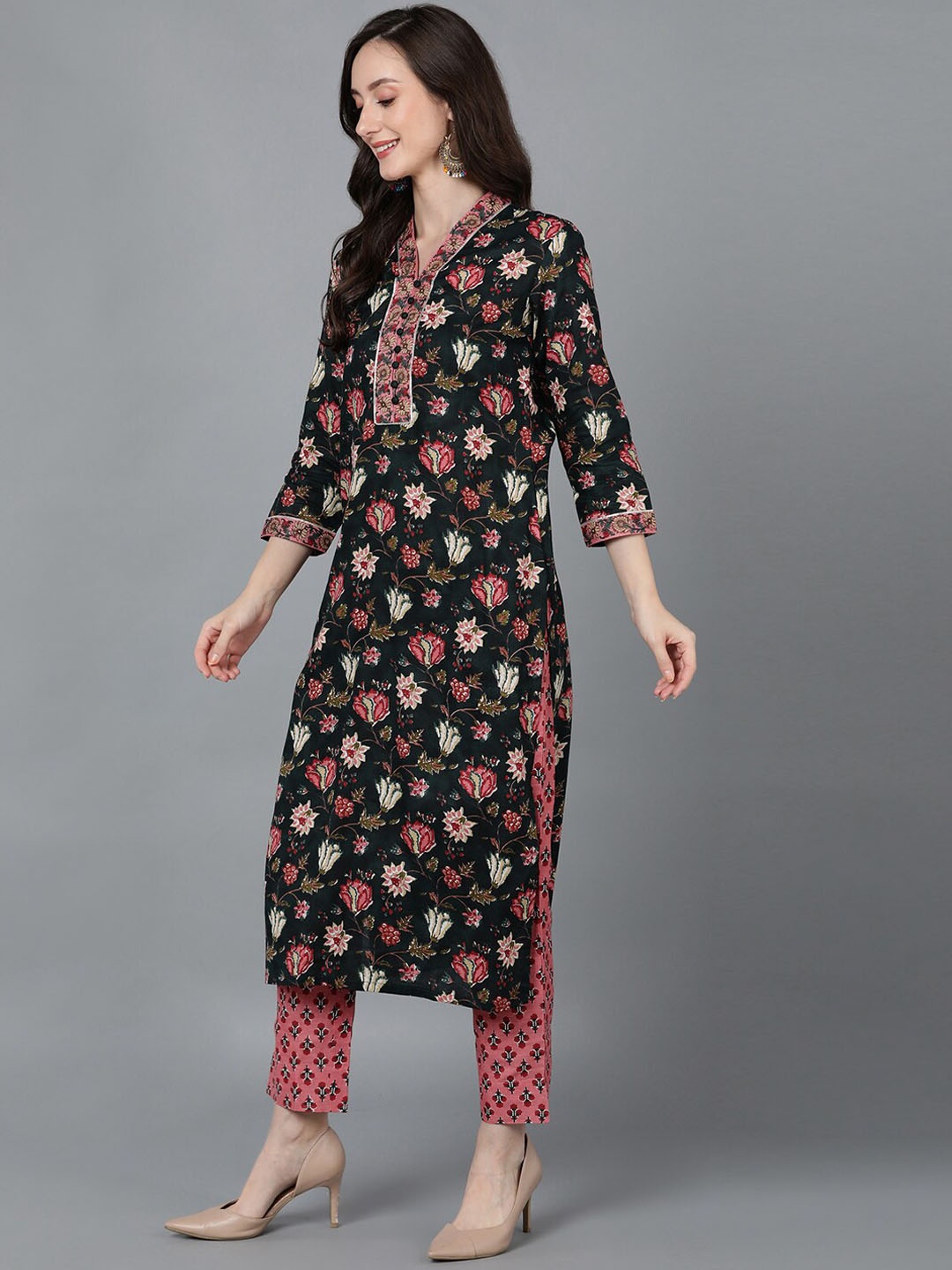 

AHIKA Black & Pink Floral Printed Pure Cotton Kurta with Trousers & Dupatta
