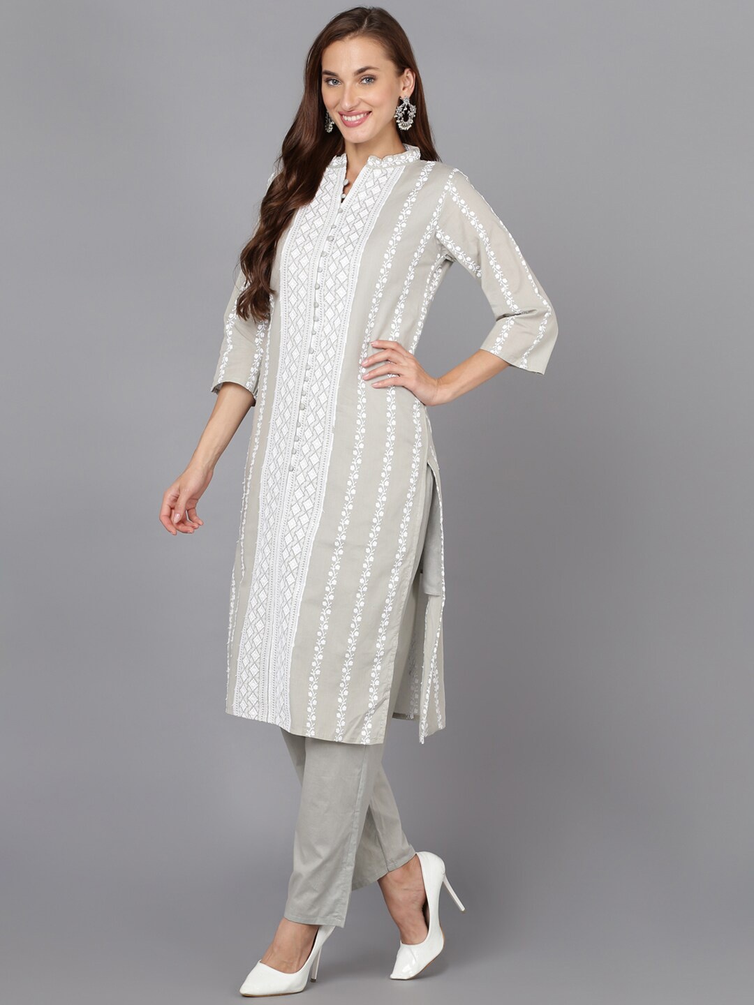 

AHIKA Grey & White Ethnic Motifs Embroidered Panelled Kurta with Trousers & Dupatta