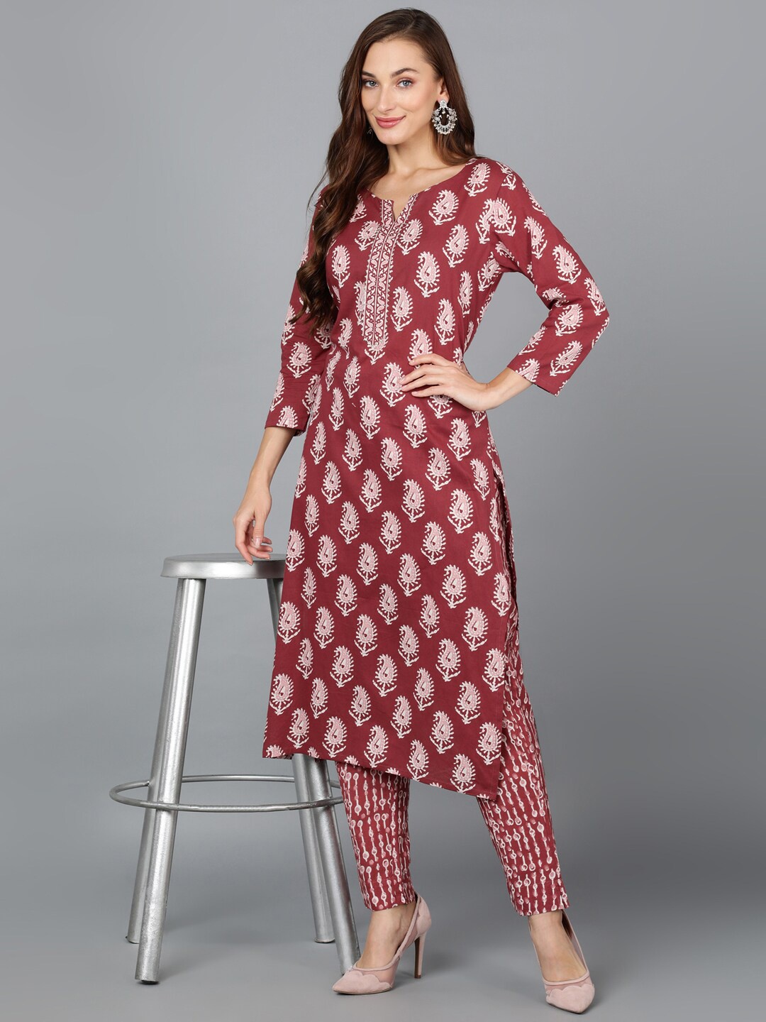 

AHIKA Maroon & Pink Paisley Printed Gotta Patti Kurta with Trousers