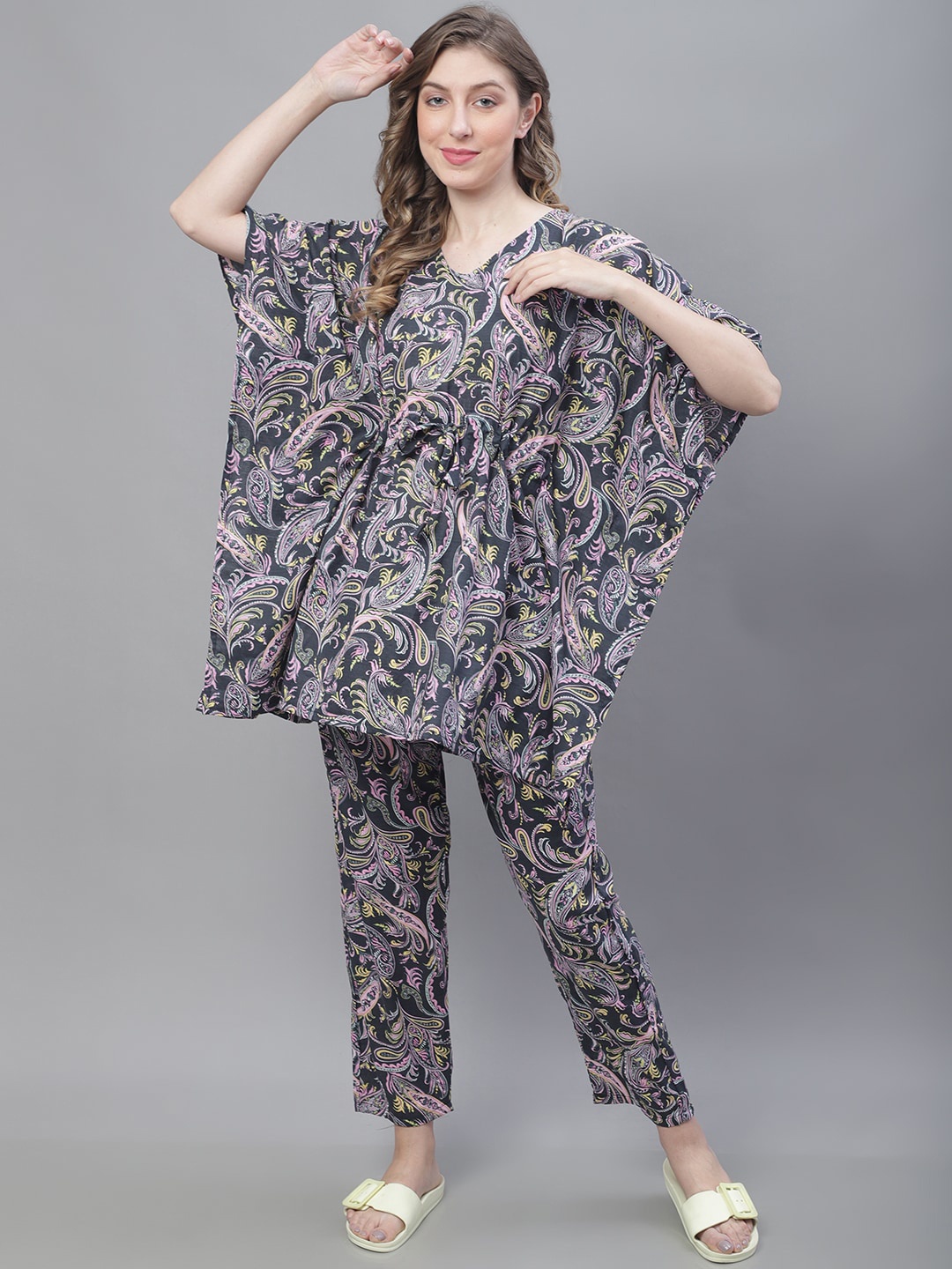 

TAG 7 Ethnic Motifs Printed Pure Cotton Night Suit, Black