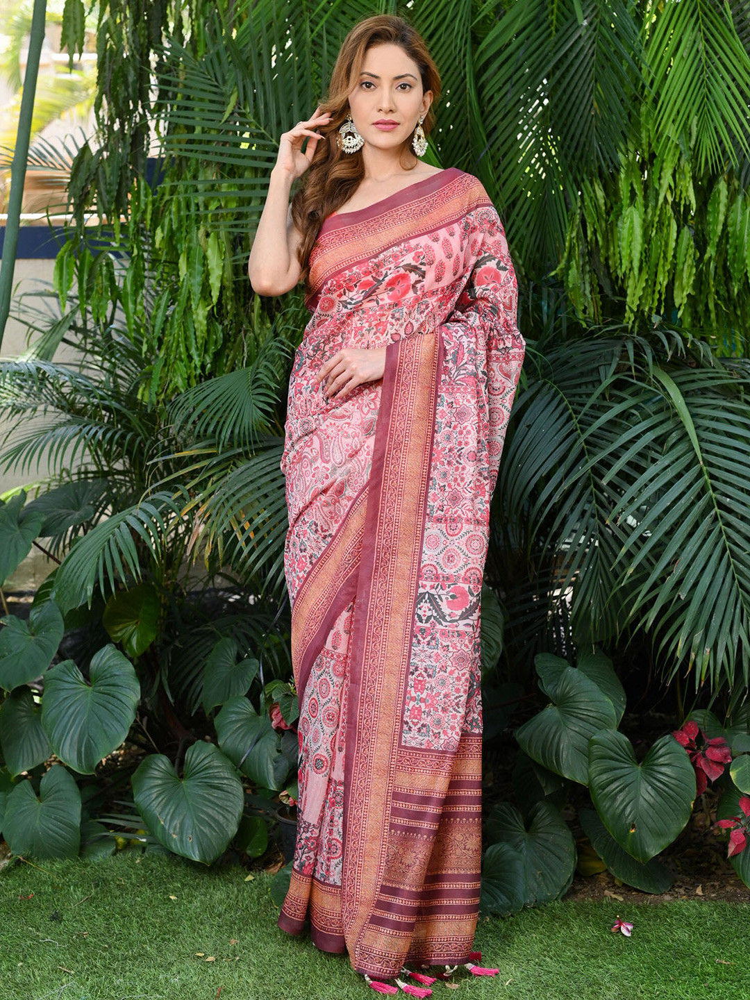 

BEATITUDE Floral Printed Zari Chanderi Saree, Maroon