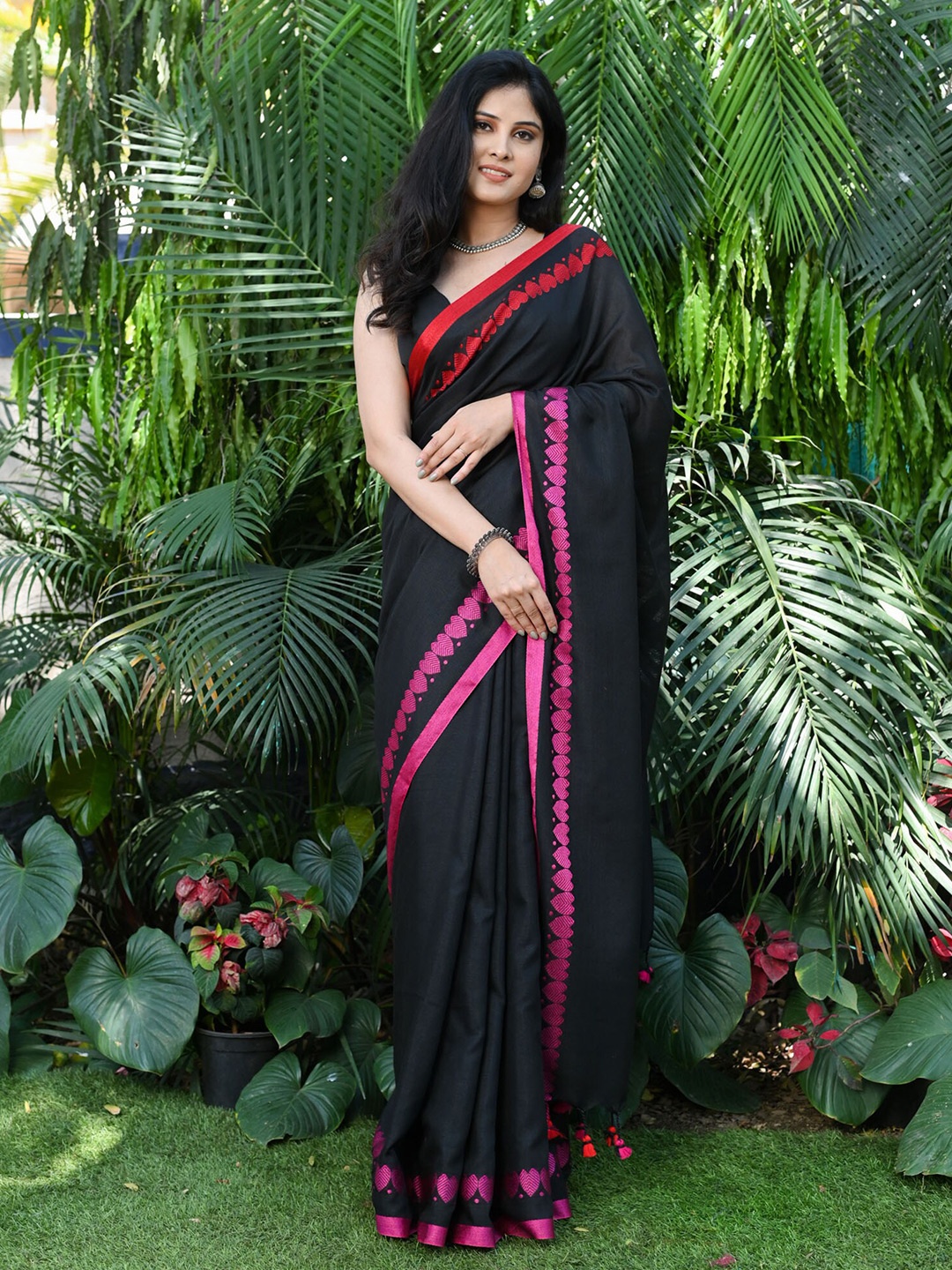 

BEATITUDE Pure Cotton Handloom Saree, Black