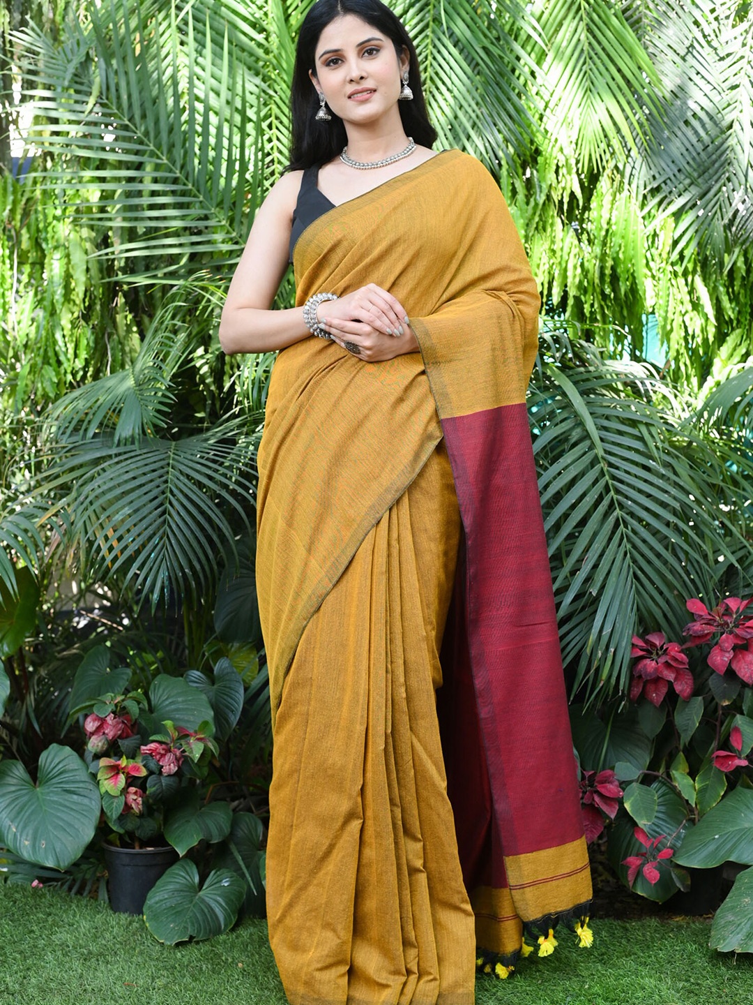 

BEATITUDE Tassel Detailed Pure Cotton Handloom Saree, Mustard