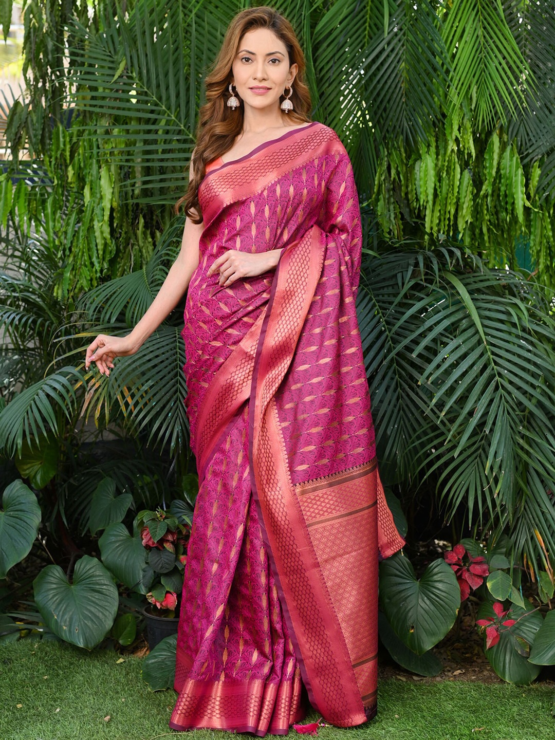 

BEATITUDE Ethnic Woven Design Zari Saree, Pink