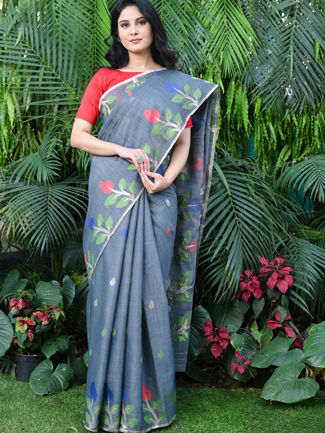 

BEATITUDE Floral Woven Design Zari Saree, Grey