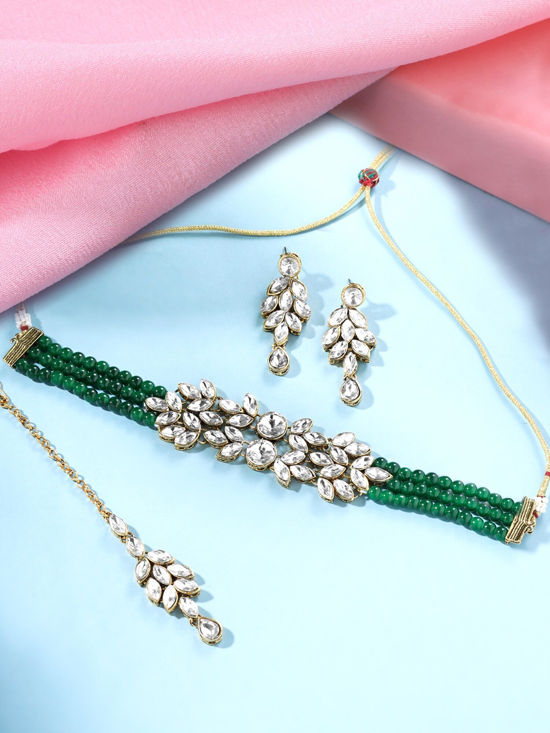 

Yellow Chimes Gold-Plated Kundan Studded Choker Necklace Set with Maangtikka, Green