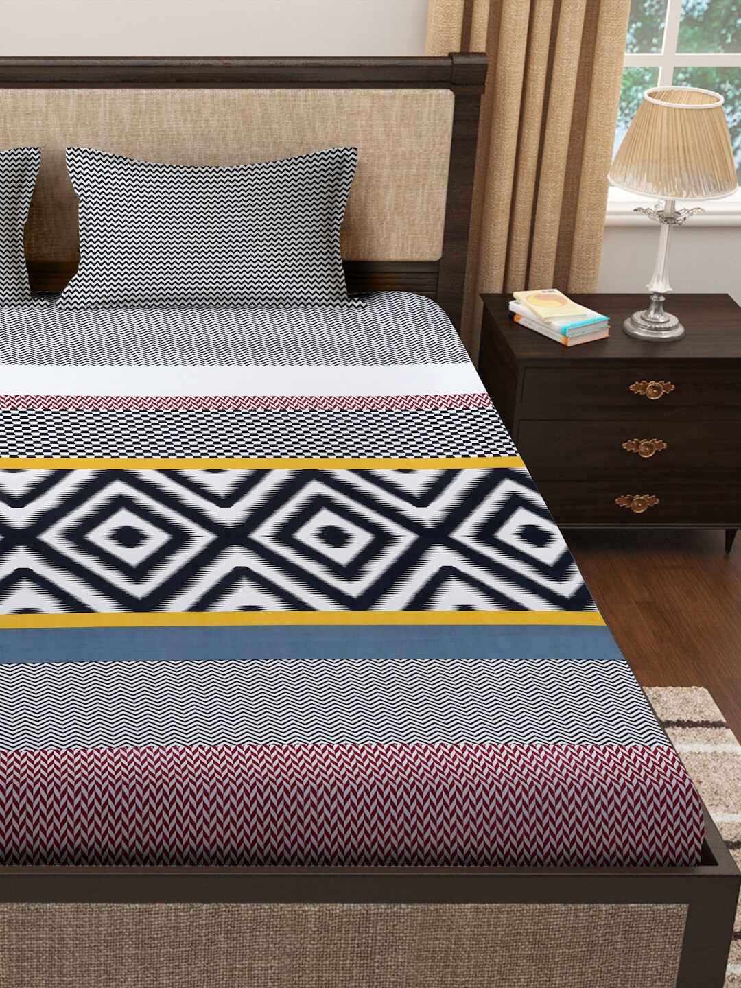 

KLOTTHE White & Black Geometric 300TC King Bedsheets With 2 Pillow covers