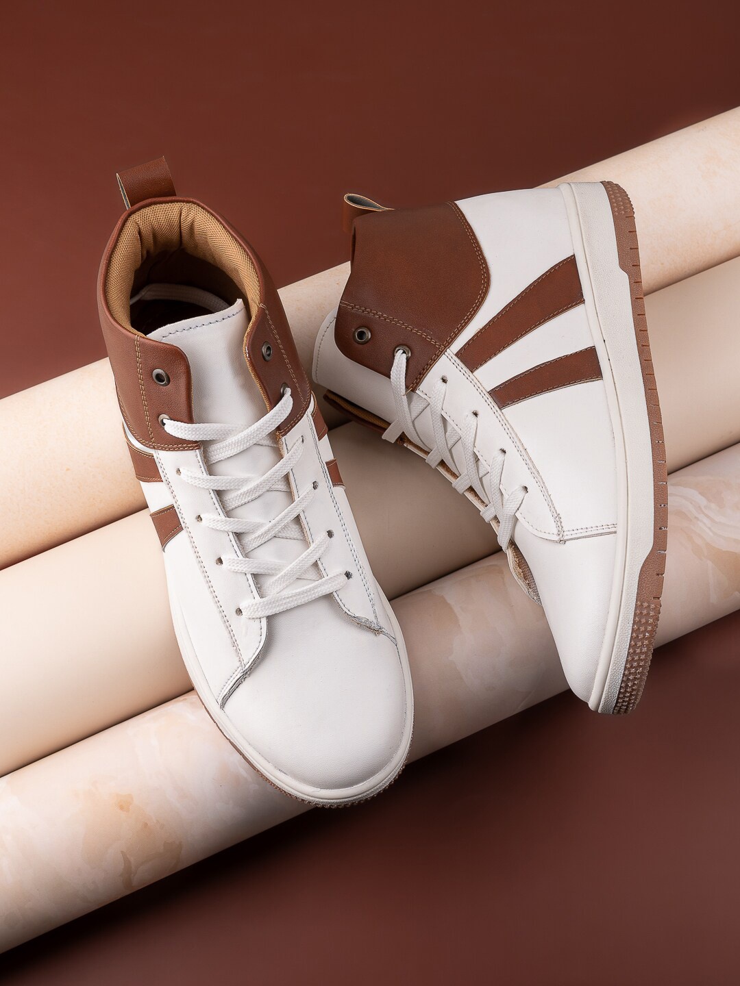 

HERE&NOW Men Colourblocked Round Toe Lace Ups Sneakers, White