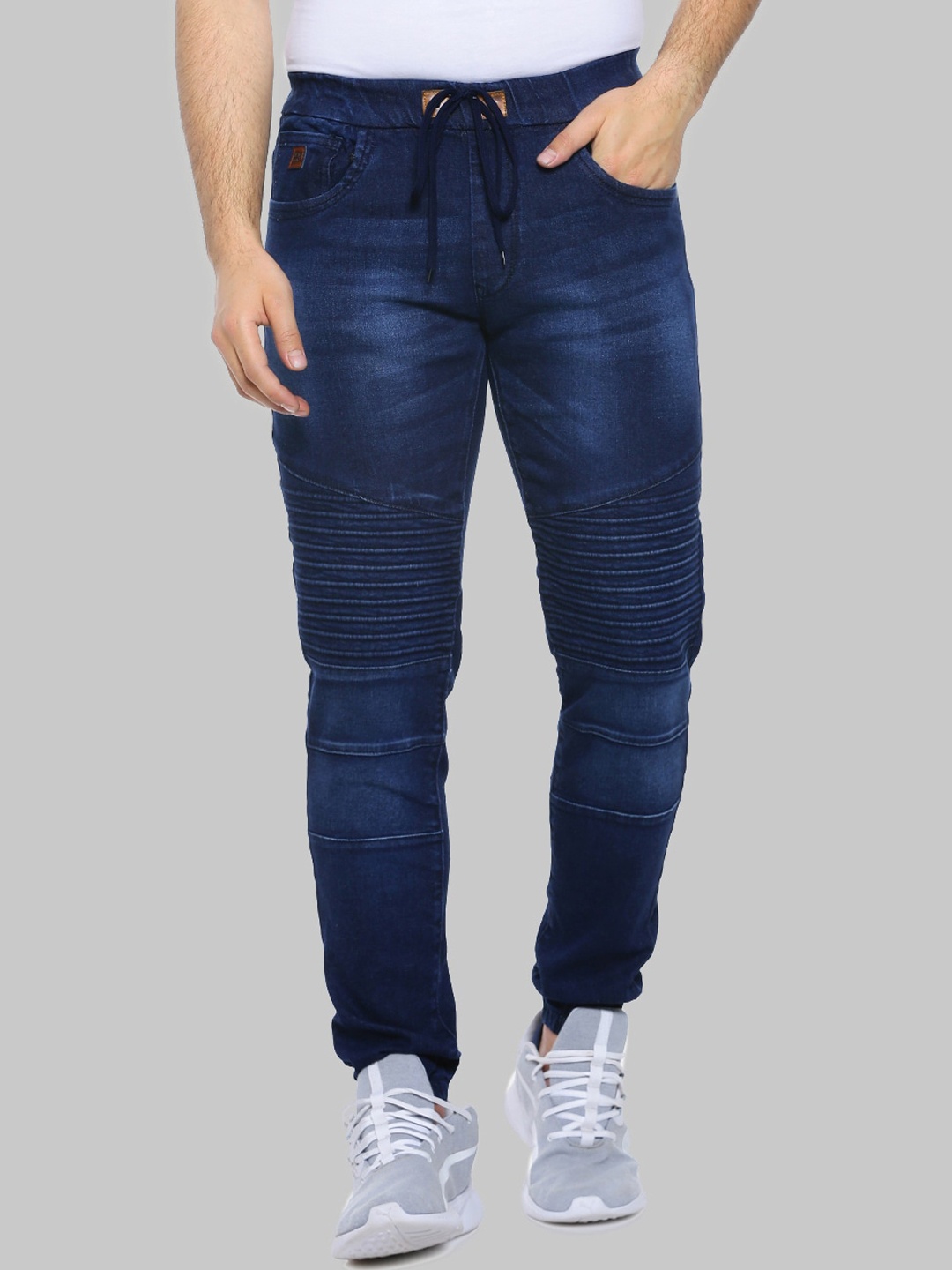 

Campus Sutra Men Blue Smart Light Fade Whiskers Cotton Slim Fit Stretchable Jeans