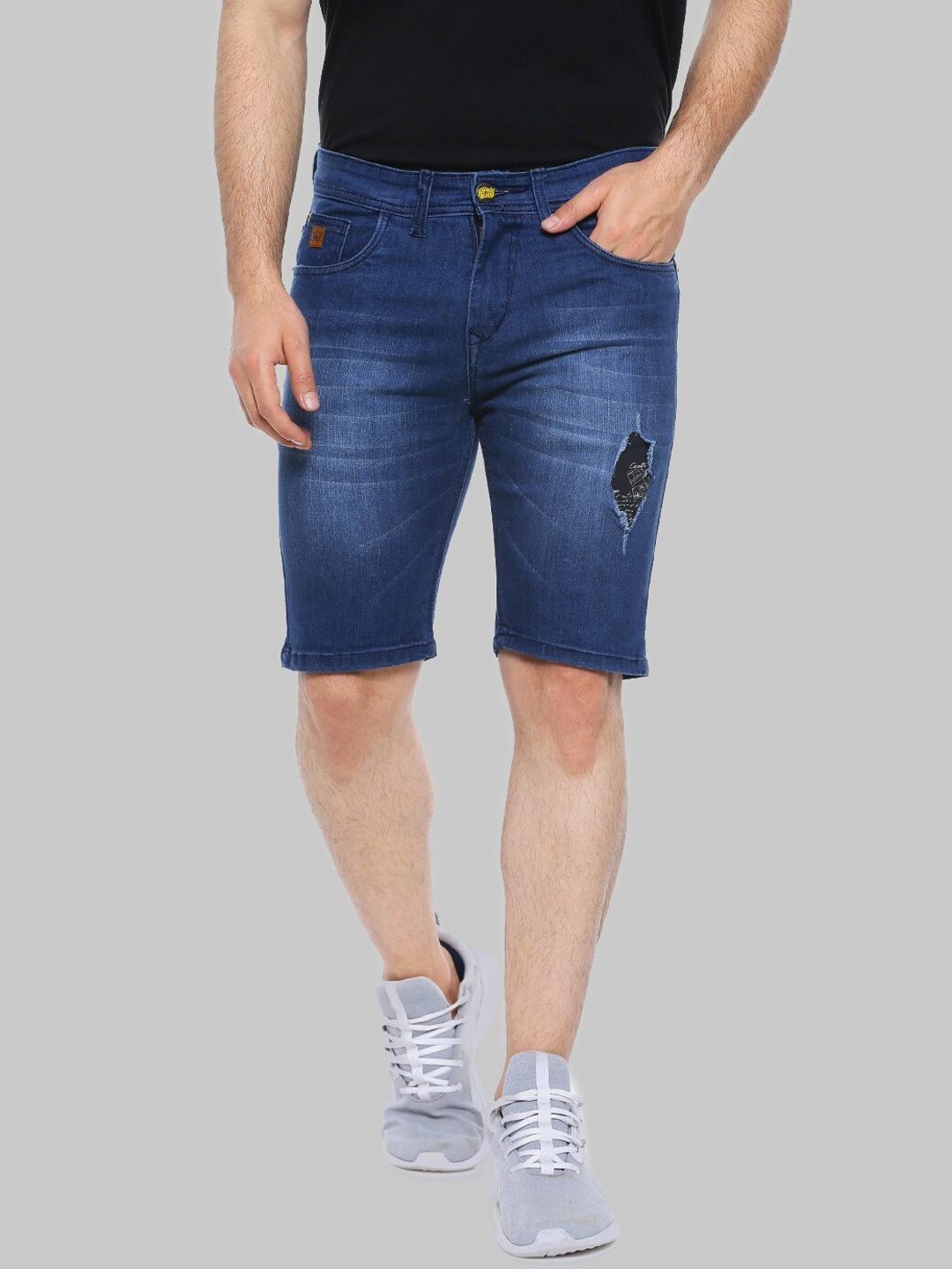 

Campus Sutra Men Blue Mildly Distressed Washed Cotton Denim Shorts