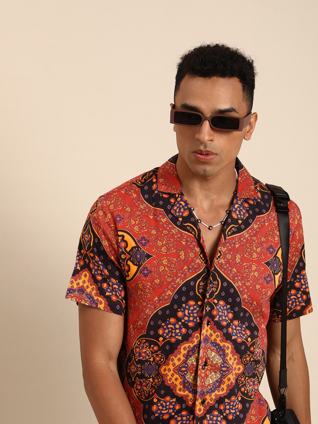 

Sangria Men Red Relaxed Floral Opaque Printed Casual Shirt