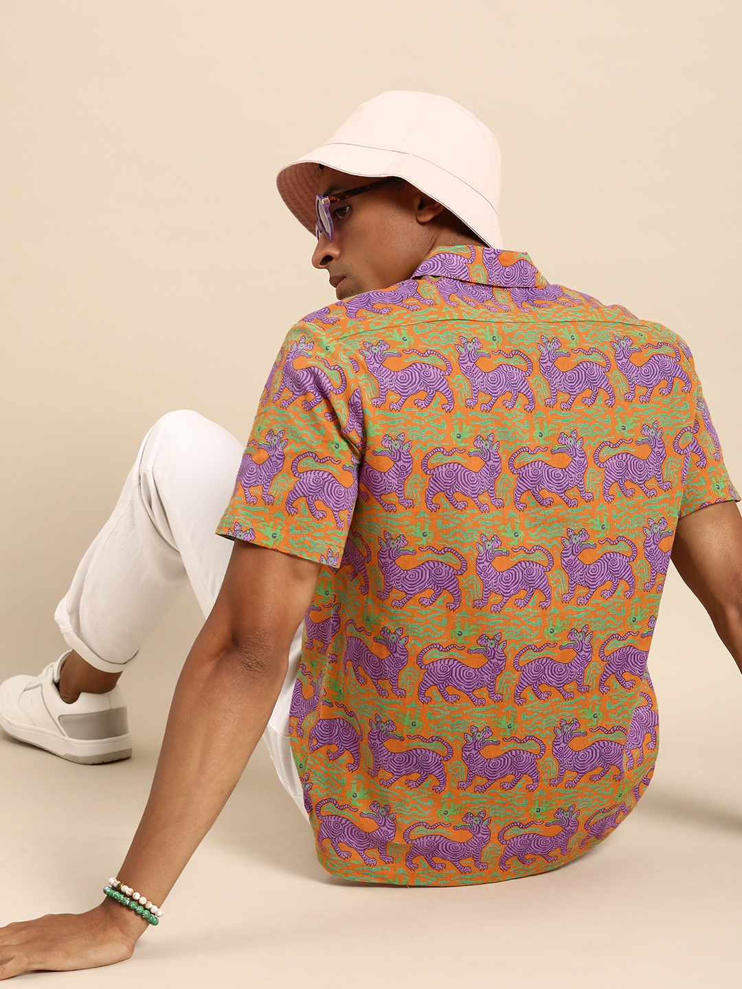 

Sangria Men Orange Relaxed Opaque Printed Casual Shirt