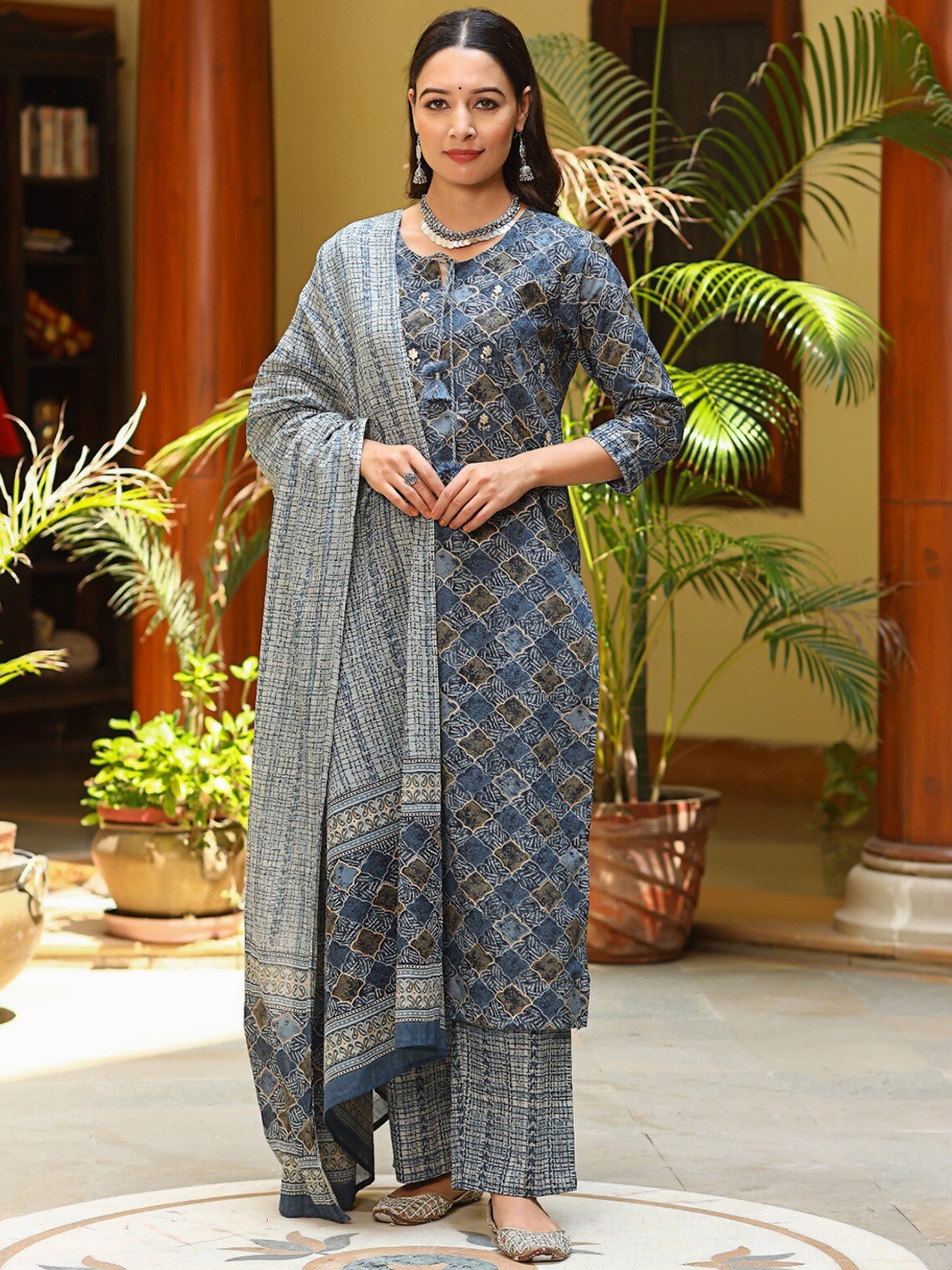 

Do Dhaage Printed Tie Up Neck Pure Cotton Kurta With Palazzos & Dupatta, Navy blue