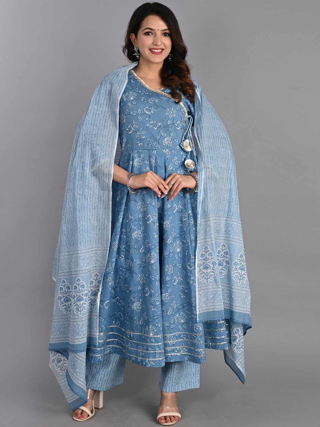 

Do Dhaage Floral Printed V Neck Angrakha Pure Cotton Kurta With Trousers & Dupatta, Blue