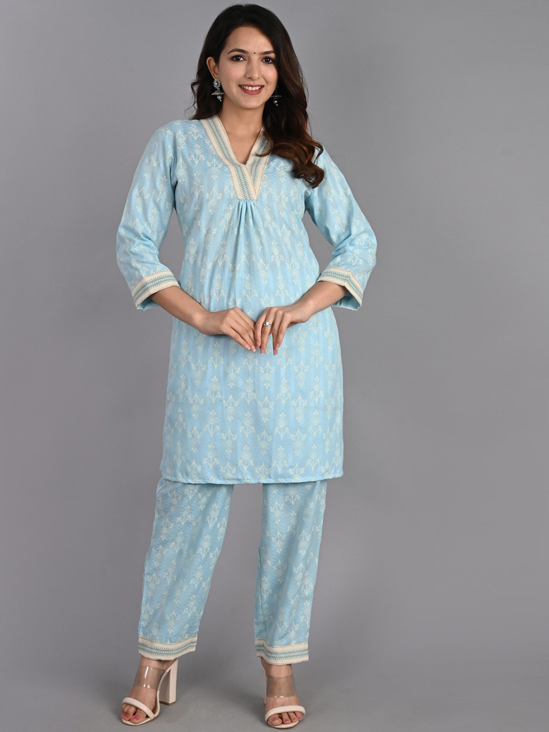

Do Dhaage Floral Printed V Neck Pure Cotton Kurta With Trousers, Turquoise blue