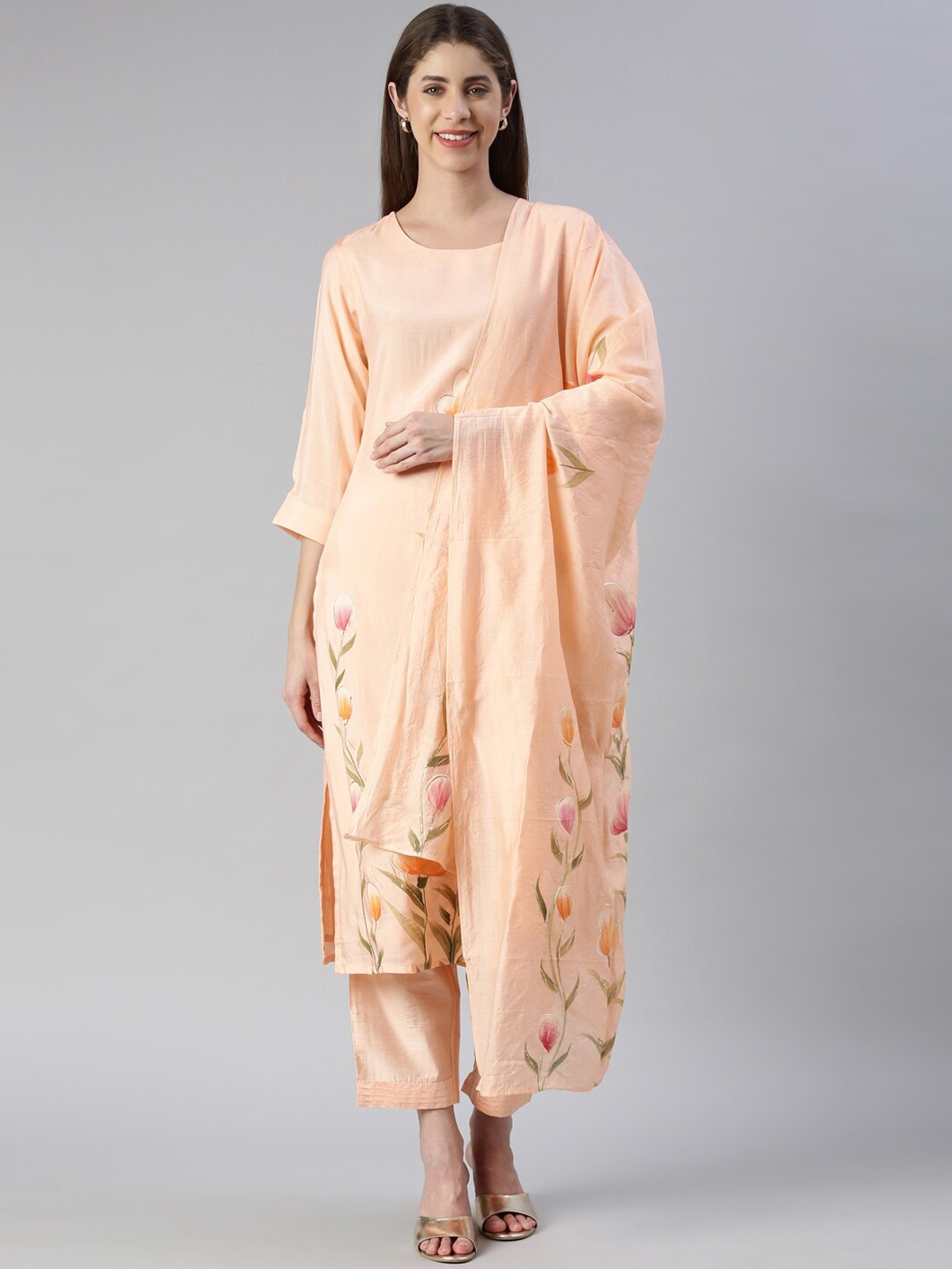 

Neerus Floral Printed Kurta with Trousers & With Dupatta, Peach