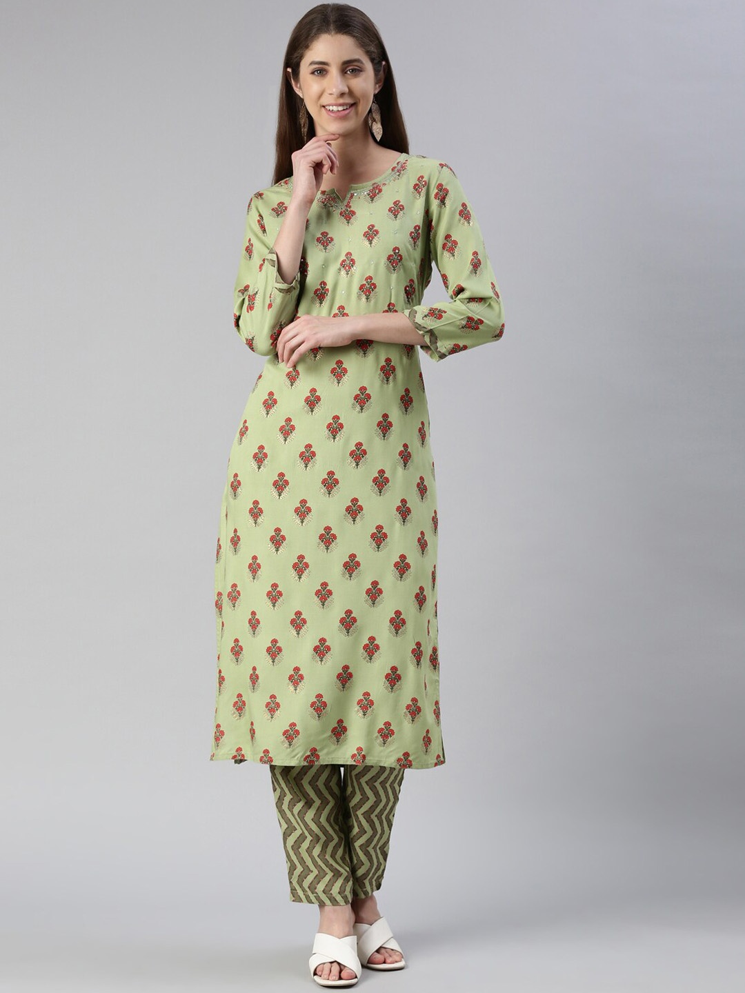 

Neerus Floral Regular Sequinned Kurta with Trousers, Green