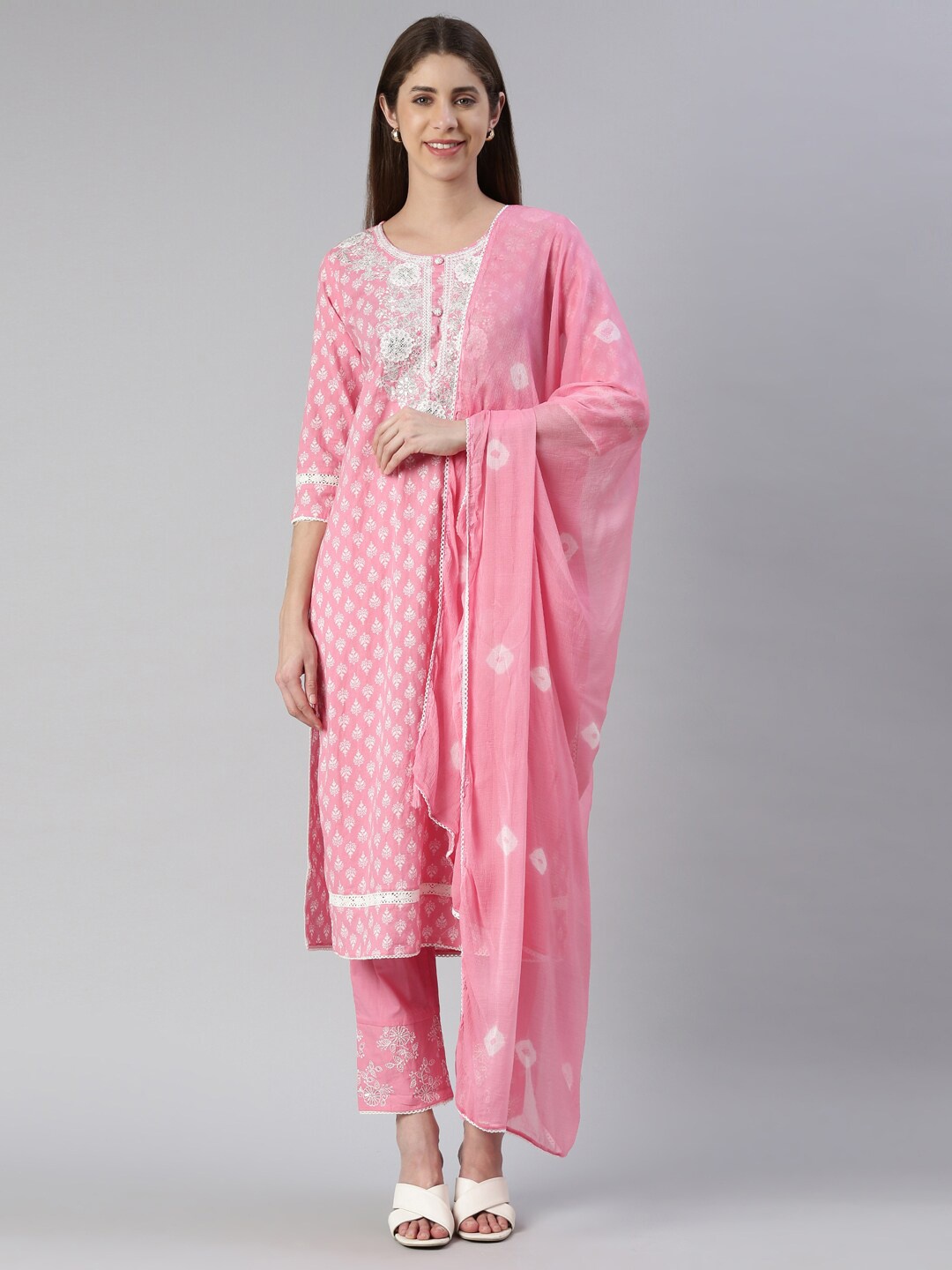 

Neerus Ethnic Motifs Printed Thread Work Kurta with Trousers & With Dupatta, Pink