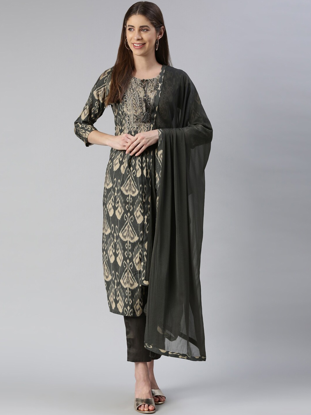

Neerus Ethnic Motifs Printed Tie Up Neck Thread Work Kurta With Trousers & Dupatta, Olive
