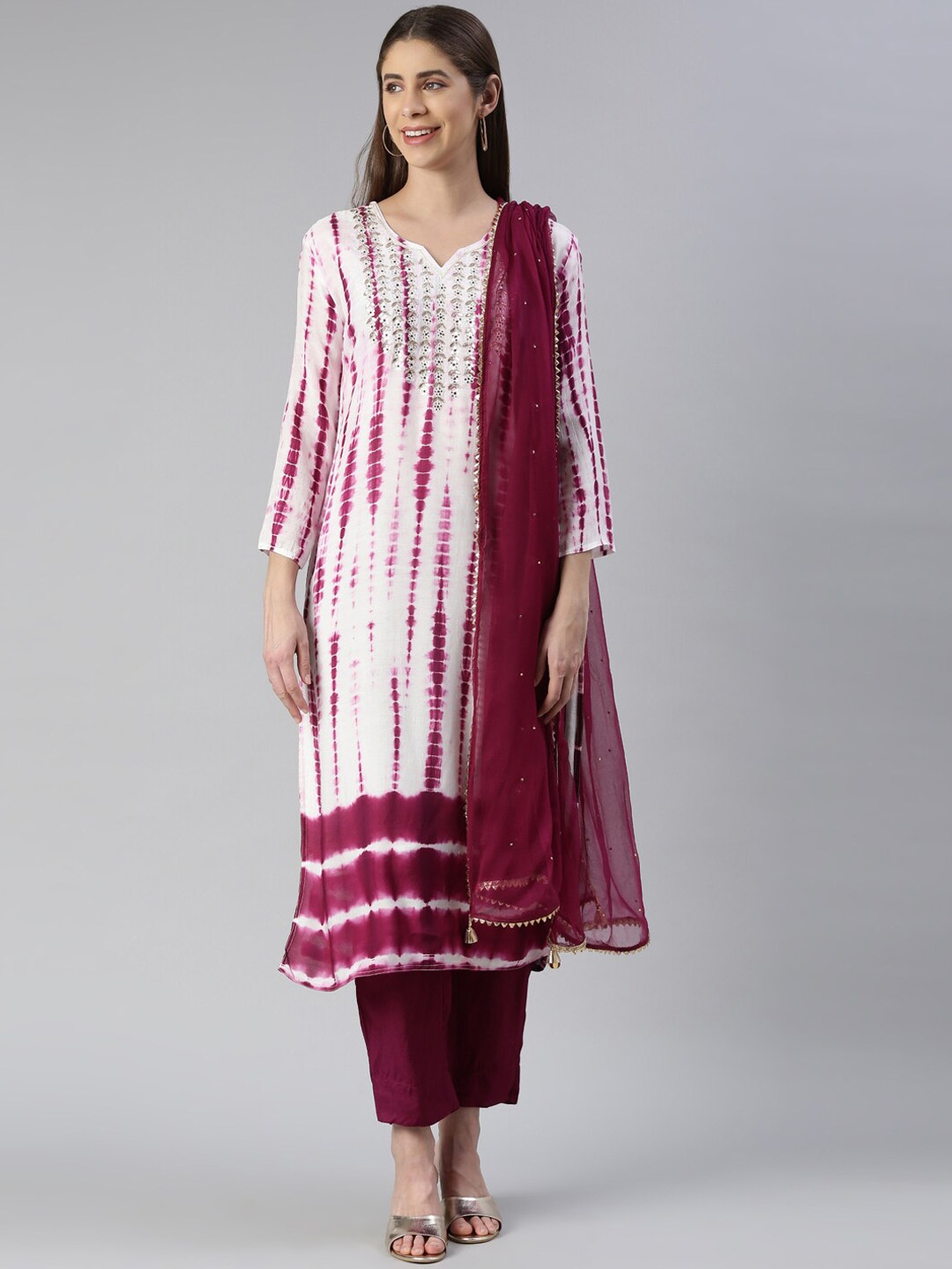 

Neerus Dyed Notched Neck Thread Work Kurta With Trousers & Dupatta, Purple