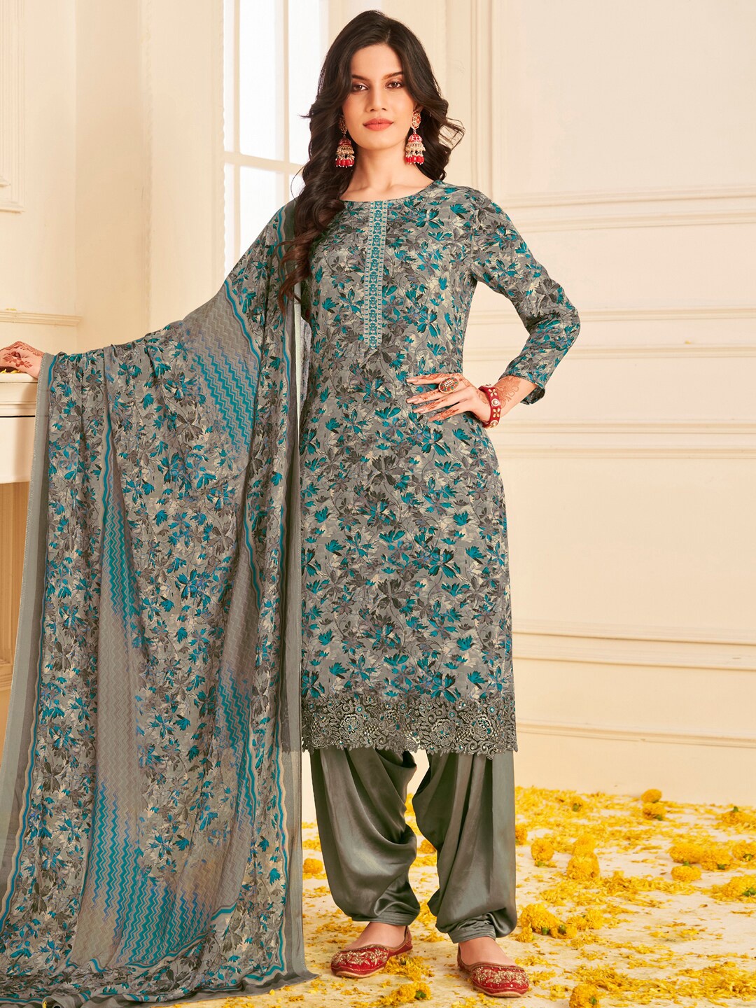 

Stylee LIFESTYLE Printed Silk Crepe Unstitched Dress Material, Grey