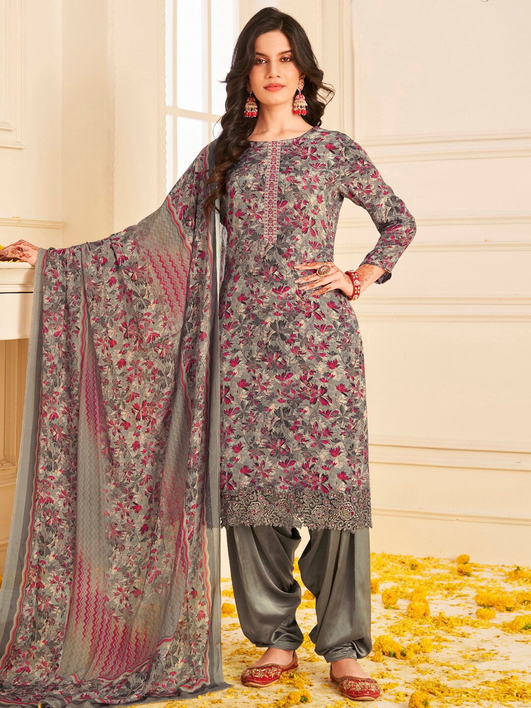 

Stylee LIFESTYLE Printed Silk Crepe Unstitched Dress Material, Grey