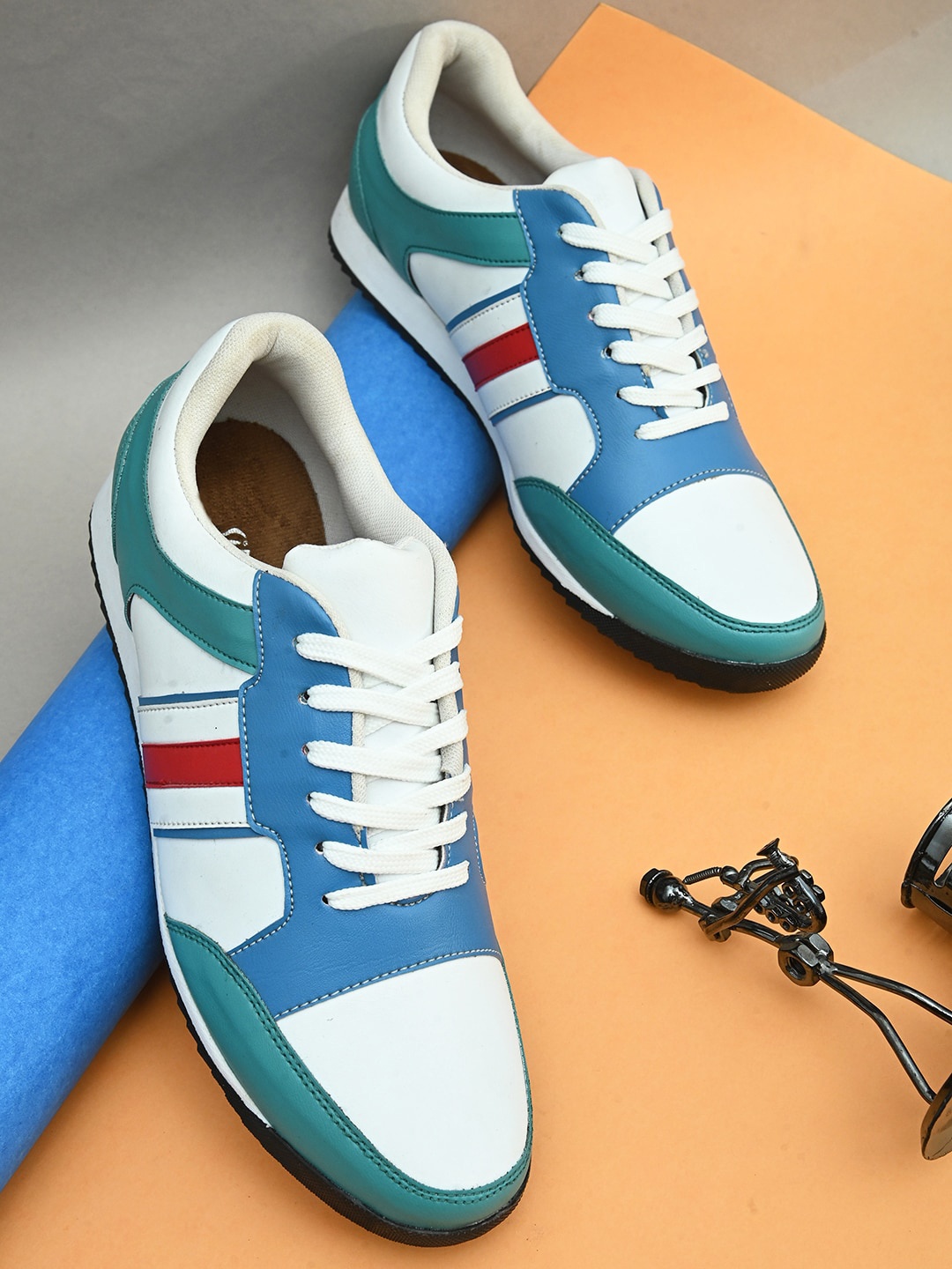 

Sir Corbett Men Colourblocked Sneakers, White