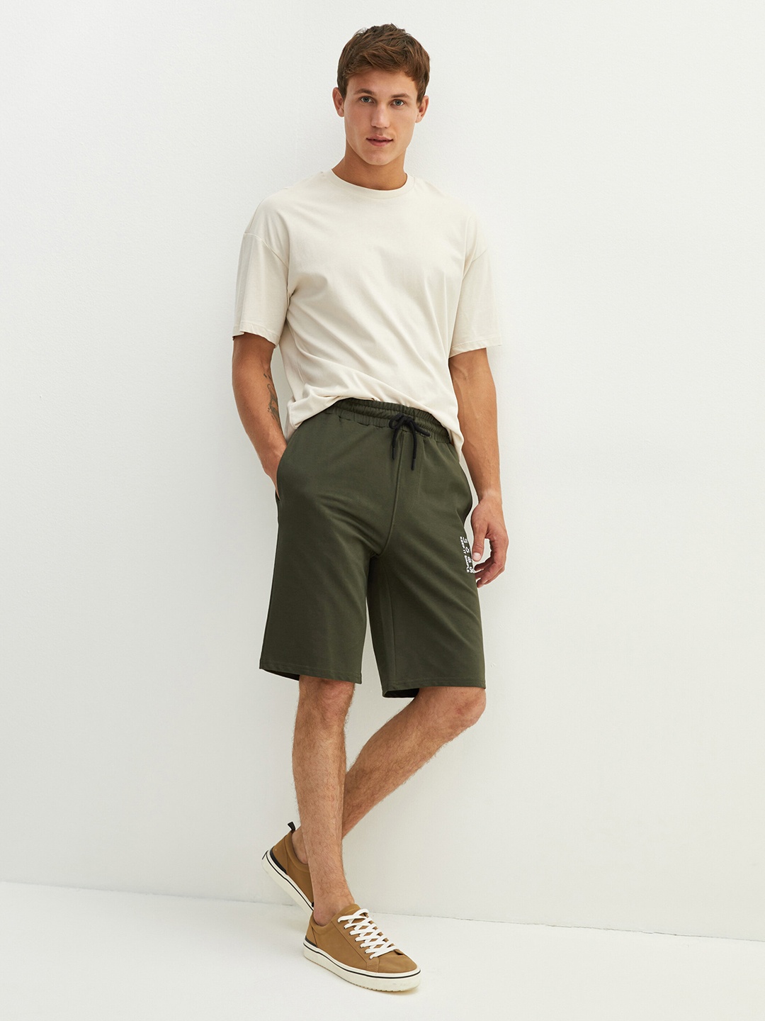 

LC Waikiki Men Solid Regular Fit Shorts, Olive