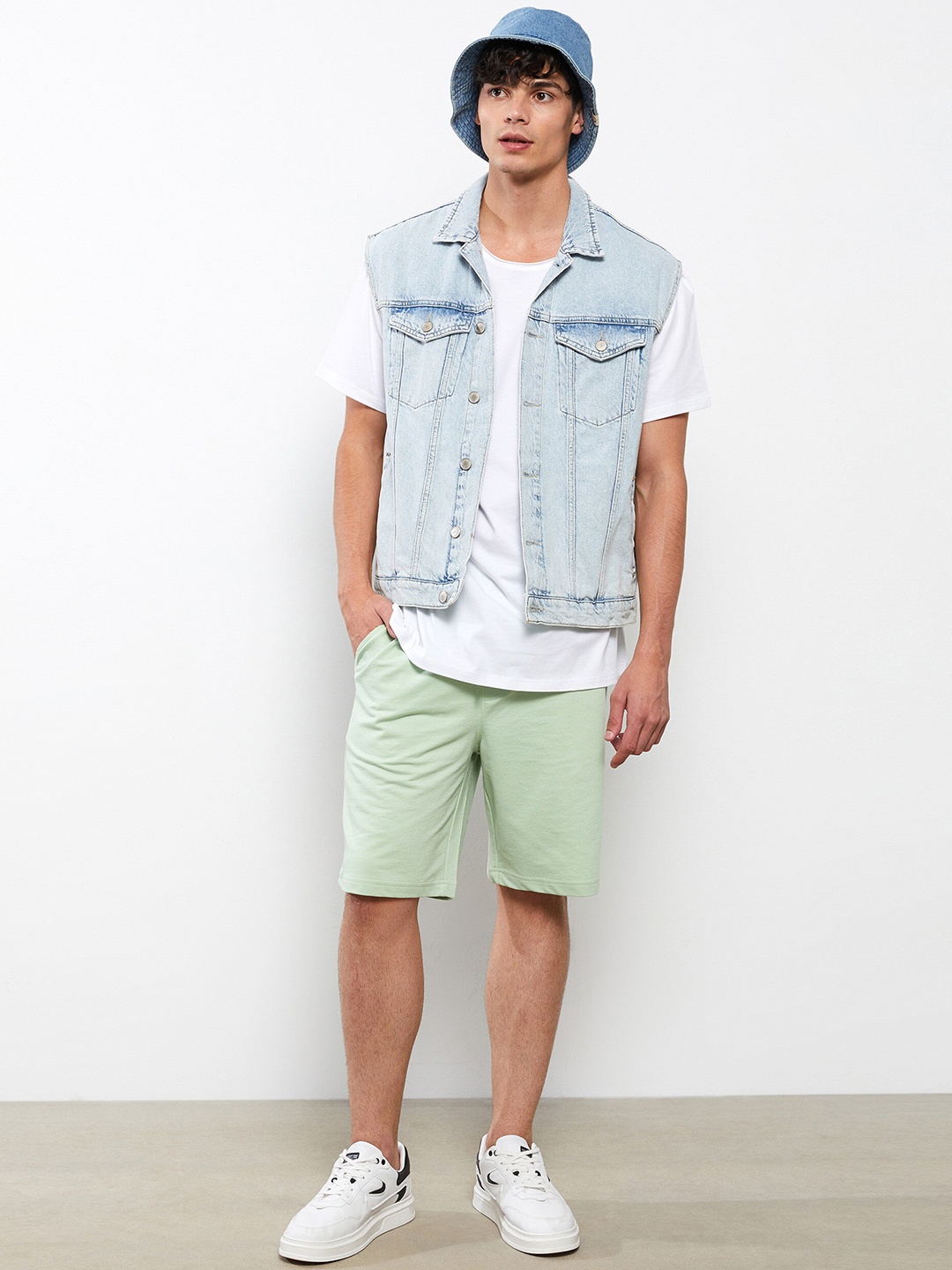 

LC Waikiki Men Loose Fit Shorts, Green