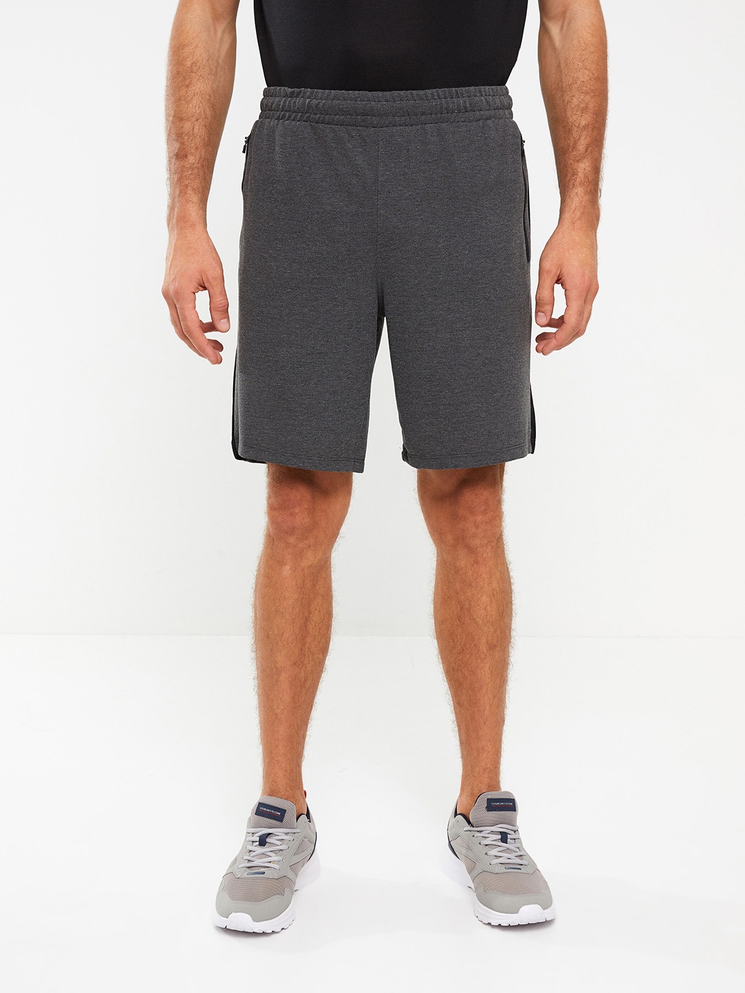 

LC Waikiki Men Mid-Rise Regular Shorts, Grey