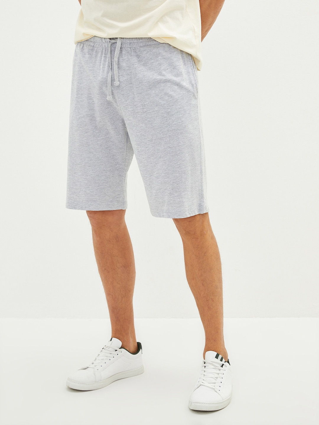 

LC Waikiki Men Mid-Rise Regular Shorts, Grey melange