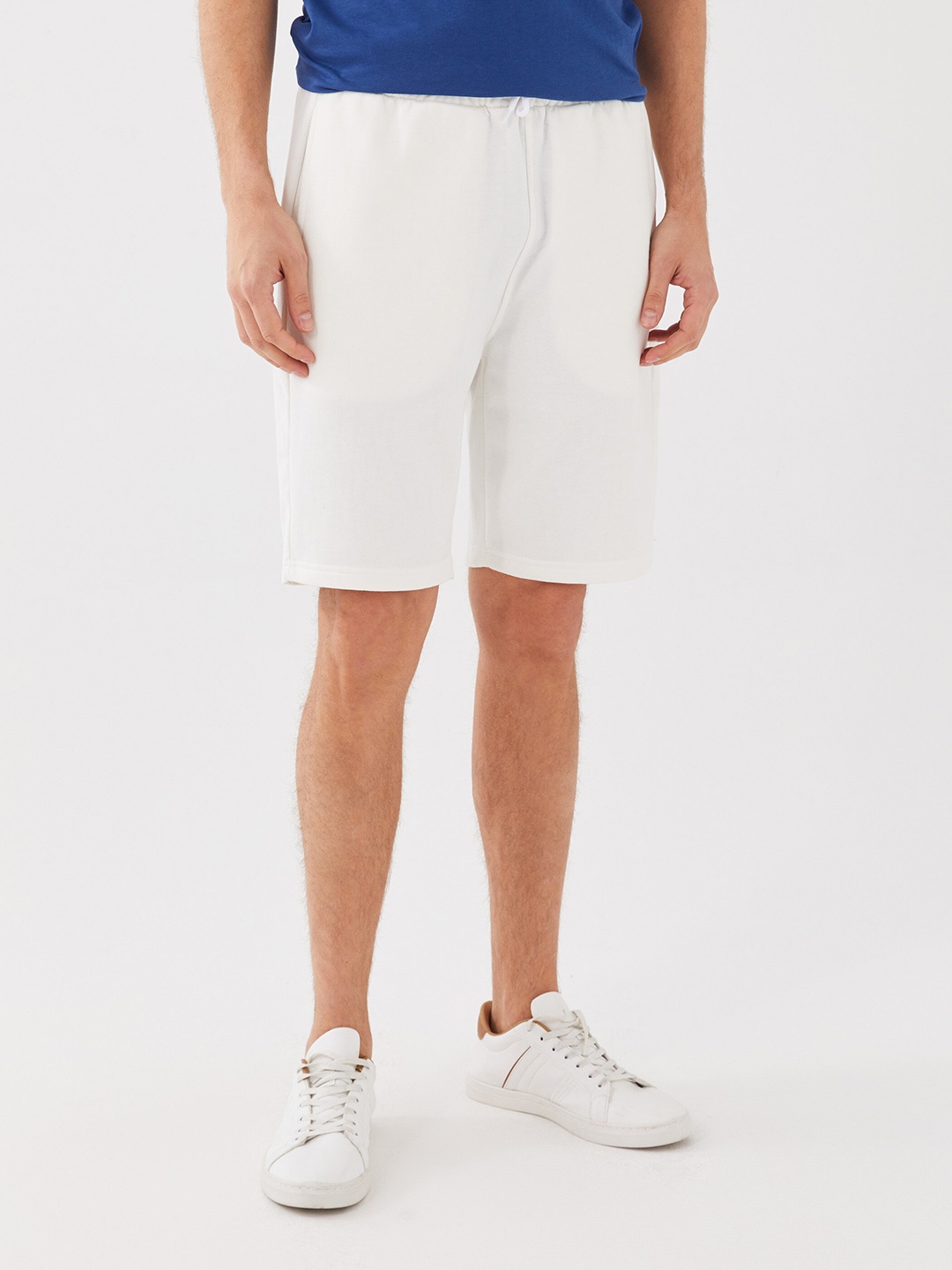 

LC Waikiki Men Mid-Rise Regular Shorts, White