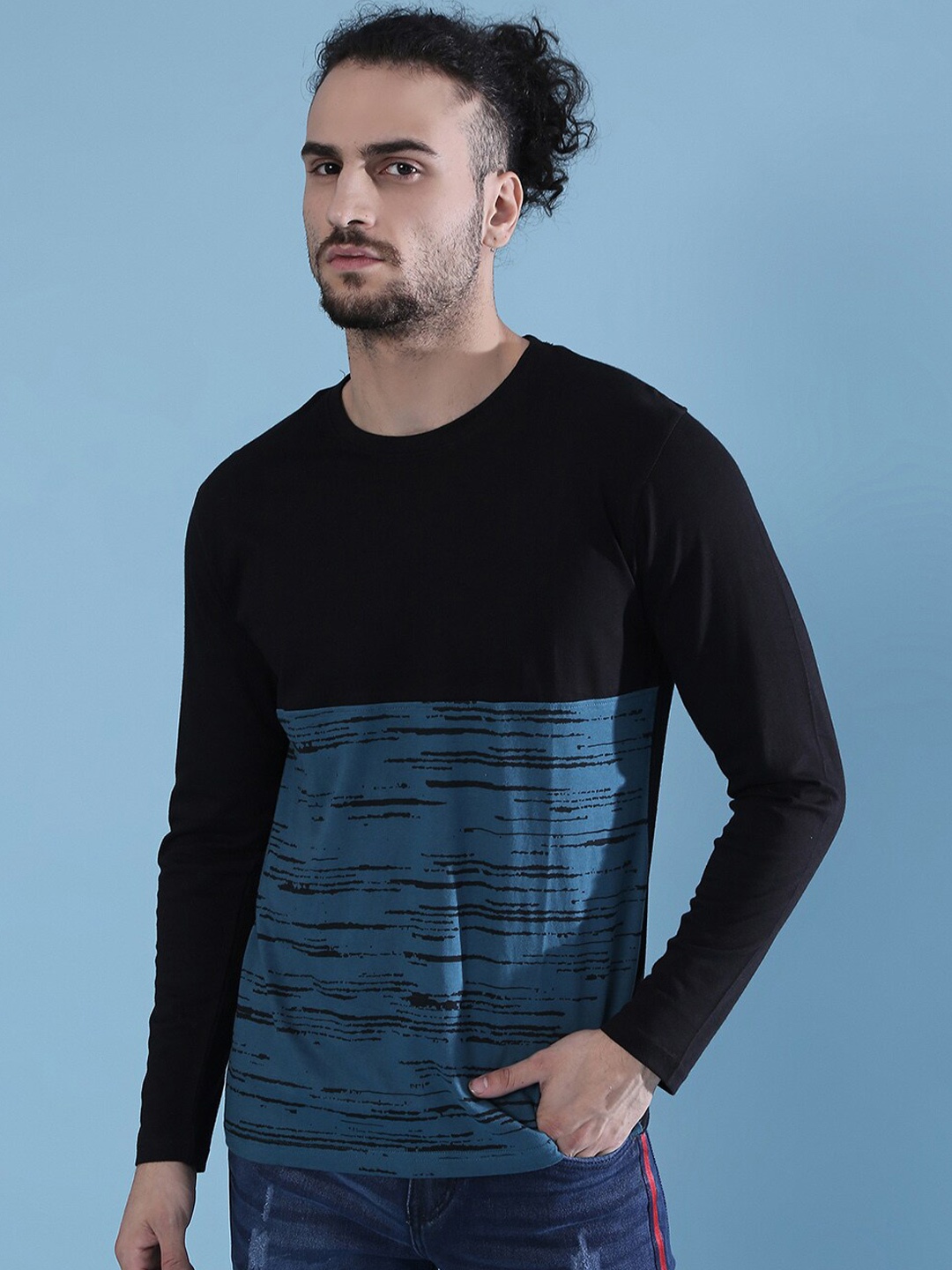 

Campus Sutra Black Abstract Printed Long Sleeves Casual T-shirt