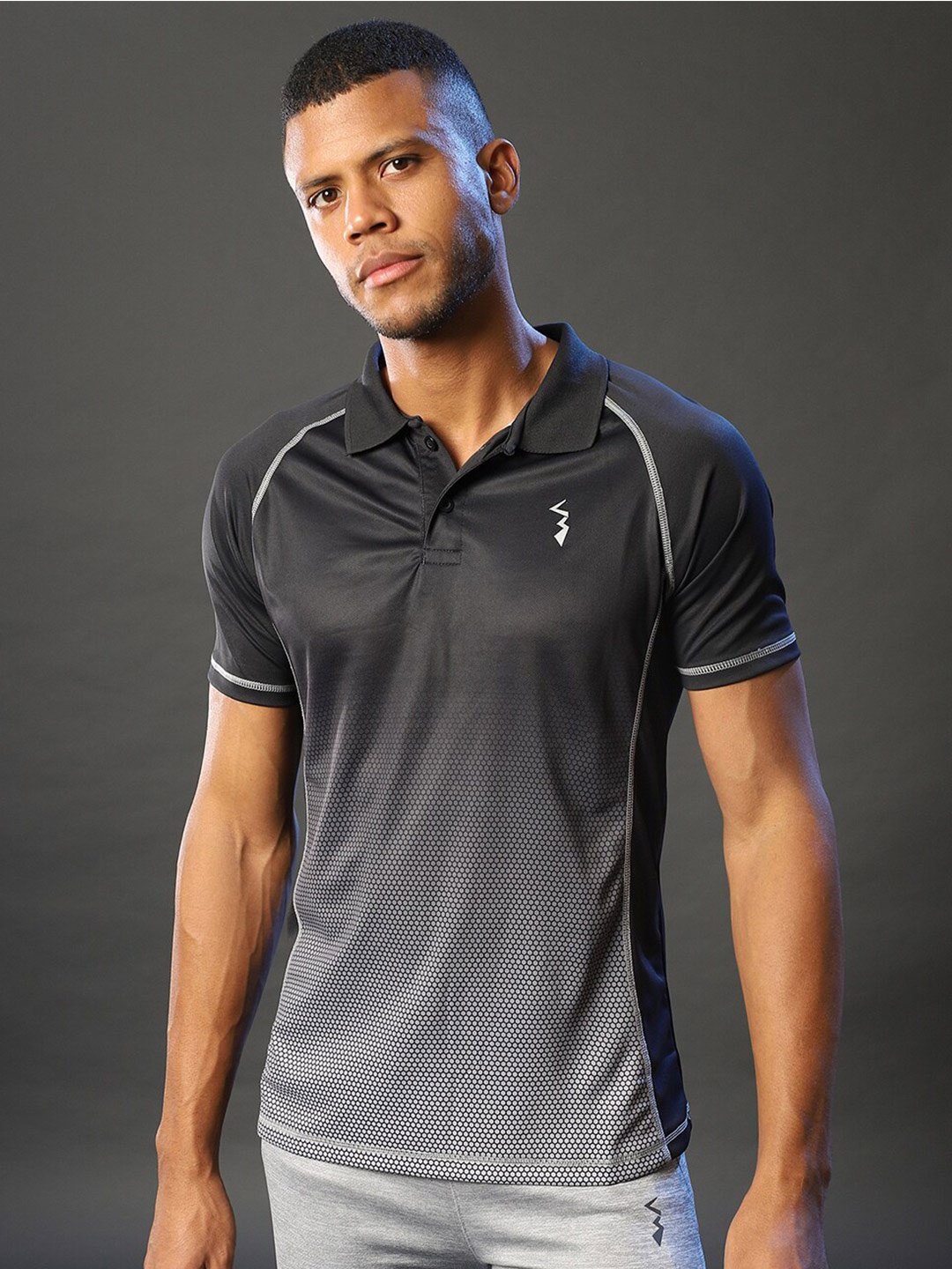 

Campus Sutra Black Ombre Polo Collar Raglan Sleeves Dry-Fit Training T-shirt