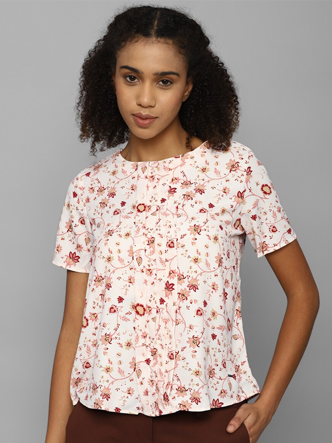 

Allen Solly Woman Floral Printed Round Neck Top, Cream