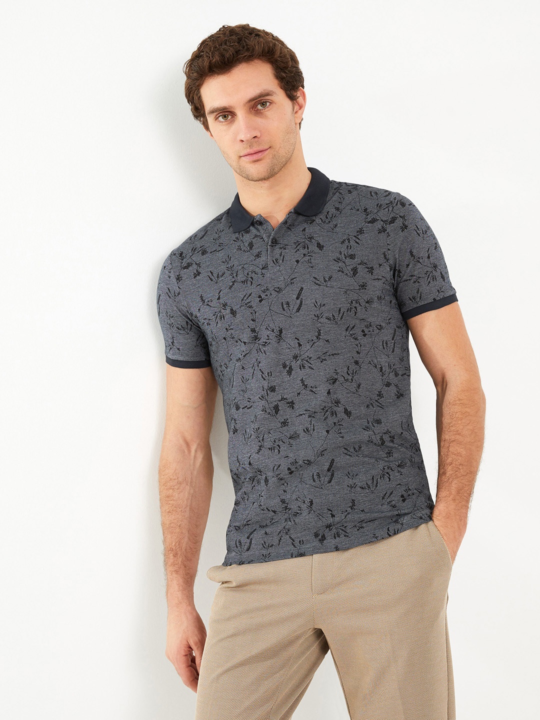 

LC Waikiki Men Floral Printed Polo Collar T-shirt, Charcoal
