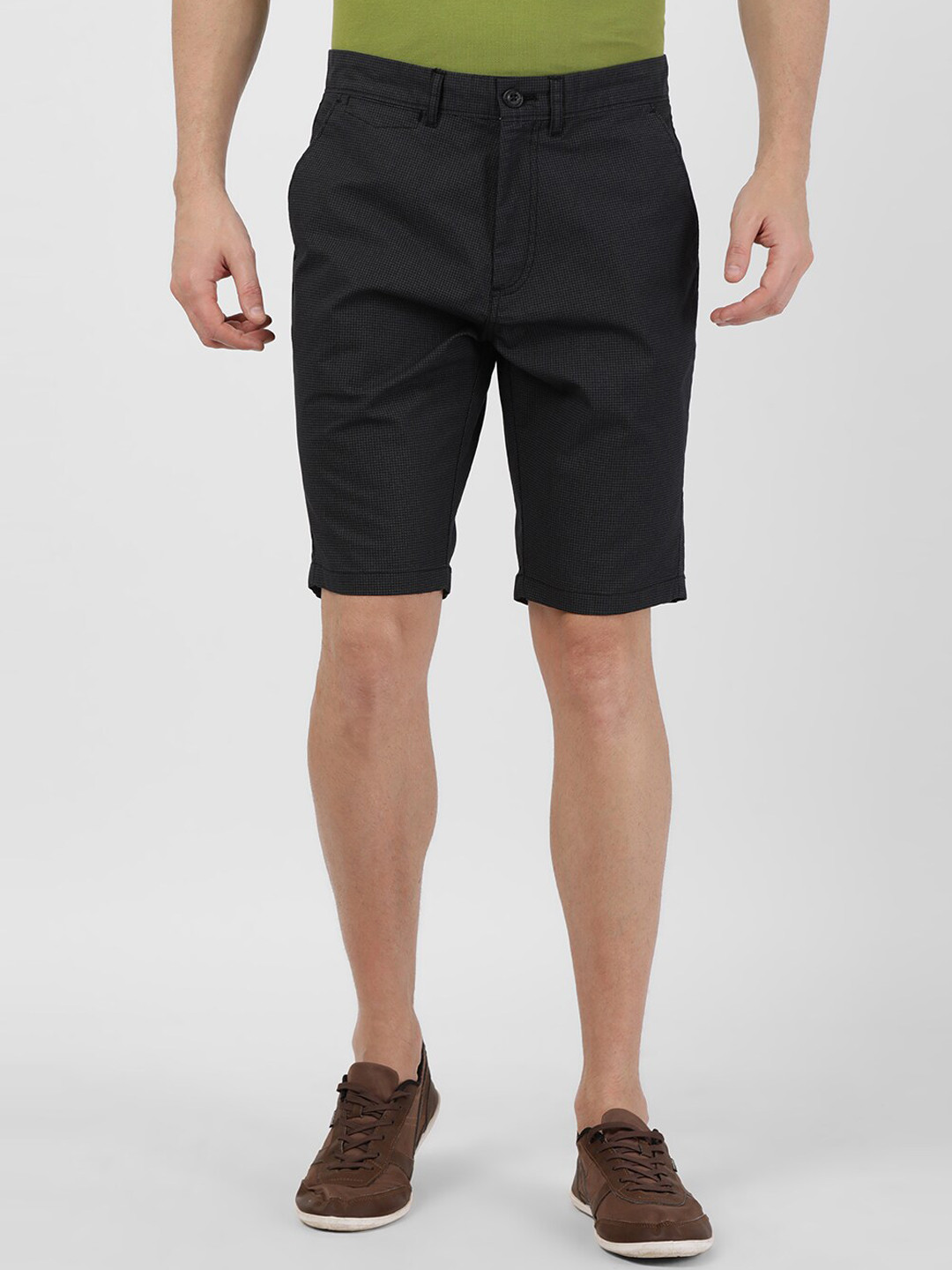 

t-base Men Micro Ditsy Printed Mid Rise Cotton Chino Shorts, Black