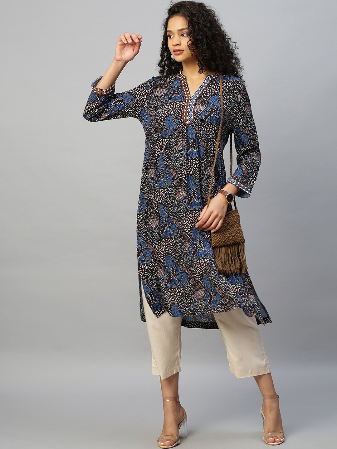 

Modern Indian by CHEMISTRY Abstract Printed Thread Work Kurta with Palazzos, Black