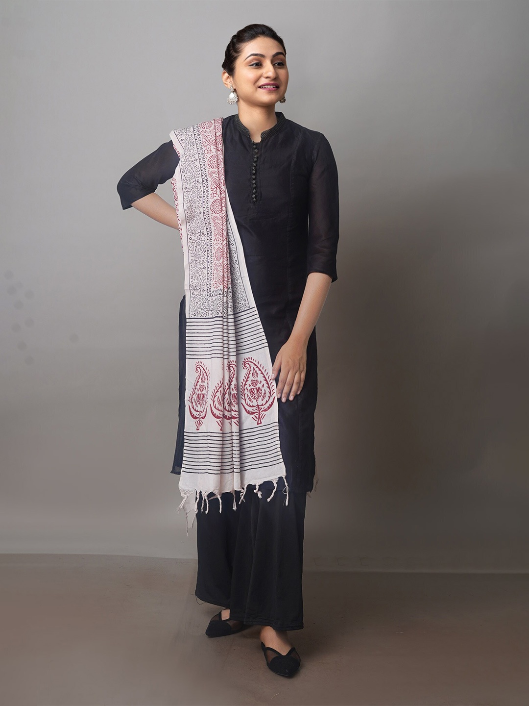 

Unnati Silks Ethnic Motifs Printed Pure Cotton Block Print Dupatta, White
