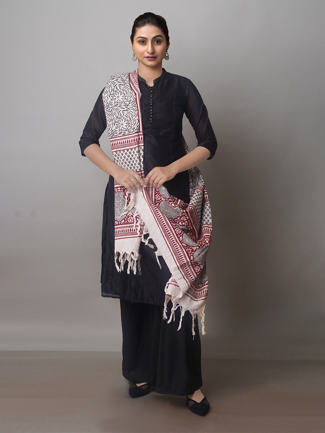 

Unnati Silks White & Black Ethnic Motifs Printed Pure Cotton Block Print Dupatta