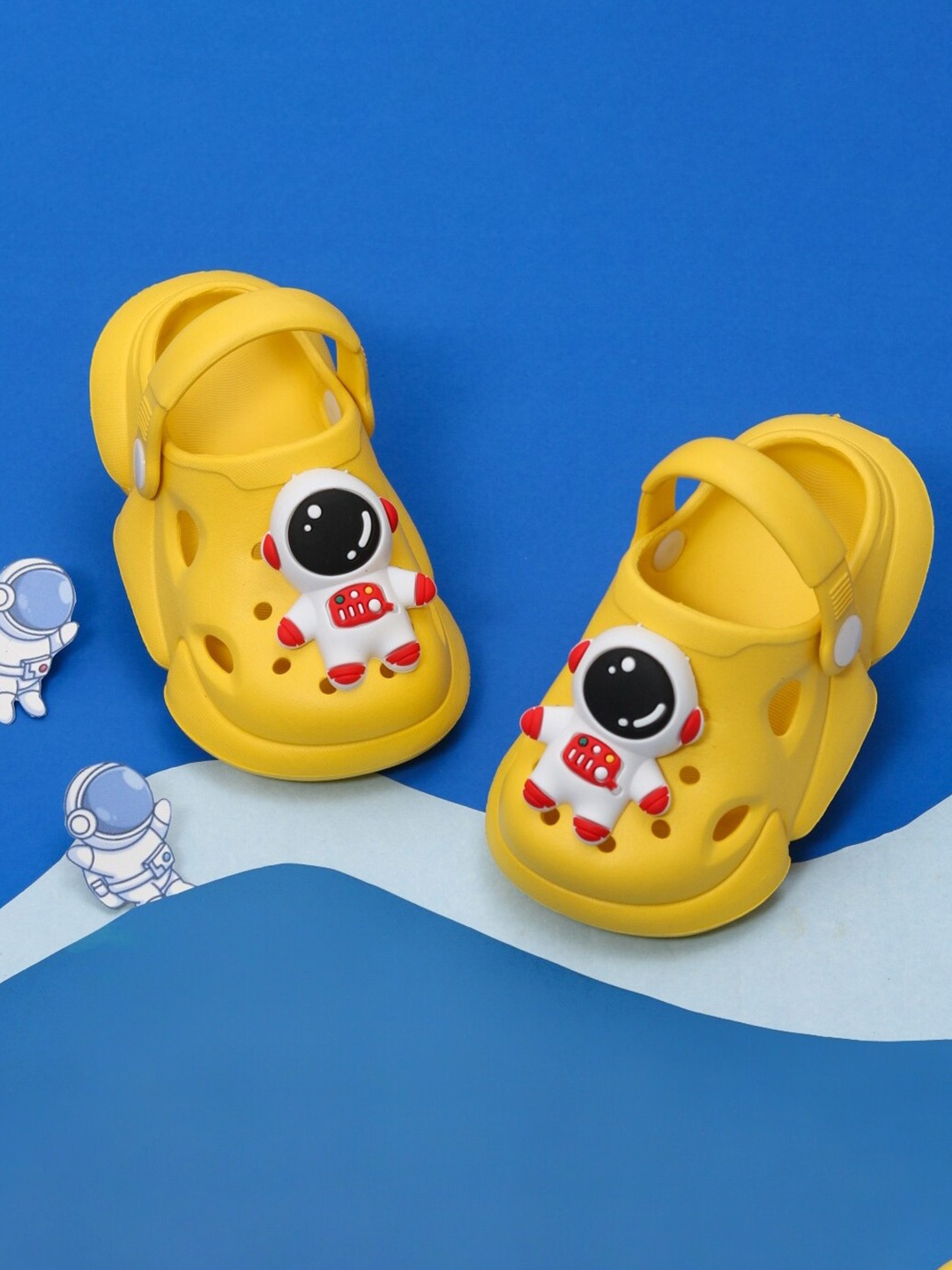 

Yellow Bee Boys Astronaut Detail Applique Rubber Clogs