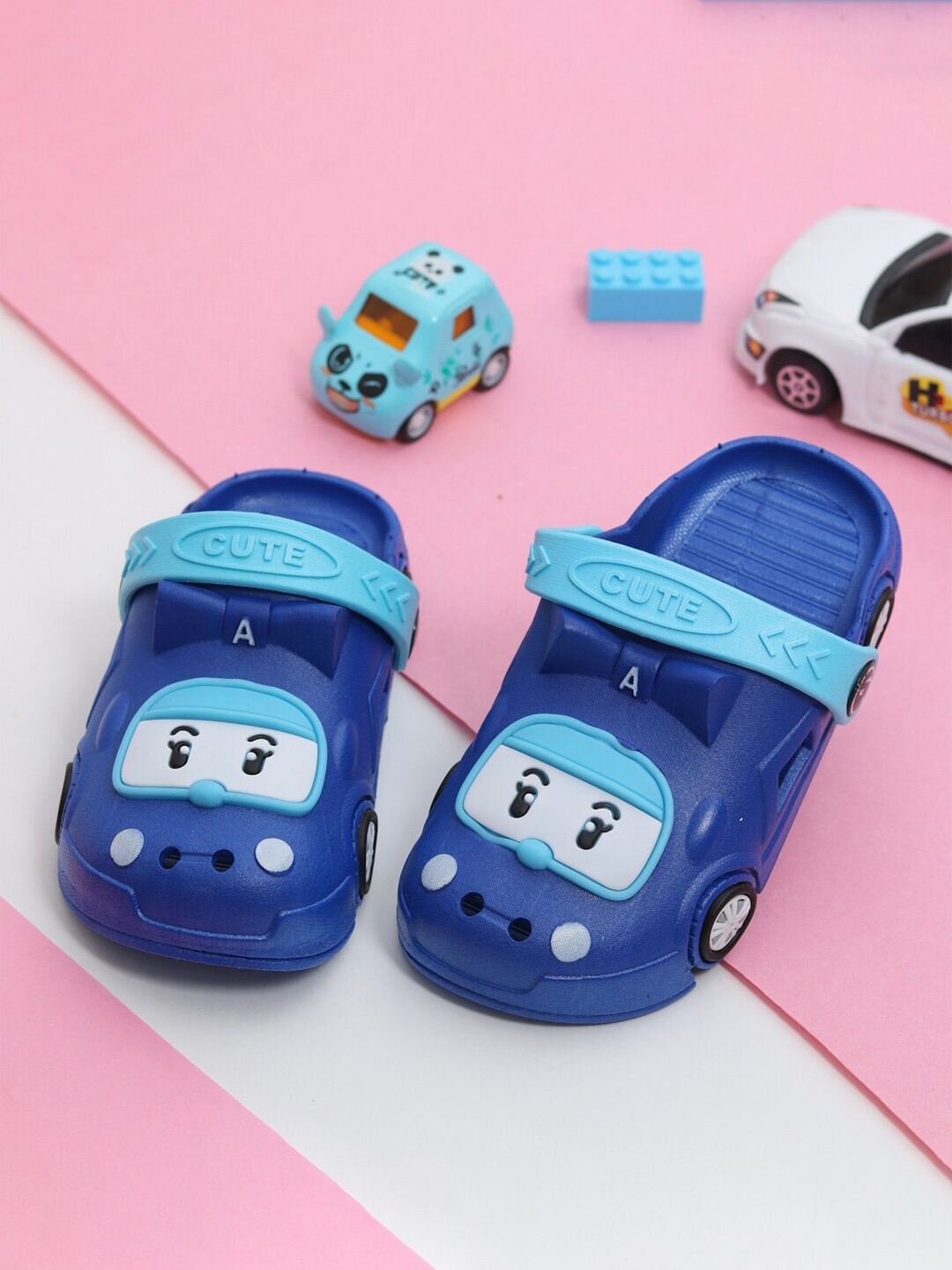 

Yellow Bee Boys Adorable Car Applique Rubber Clogs, Navy blue