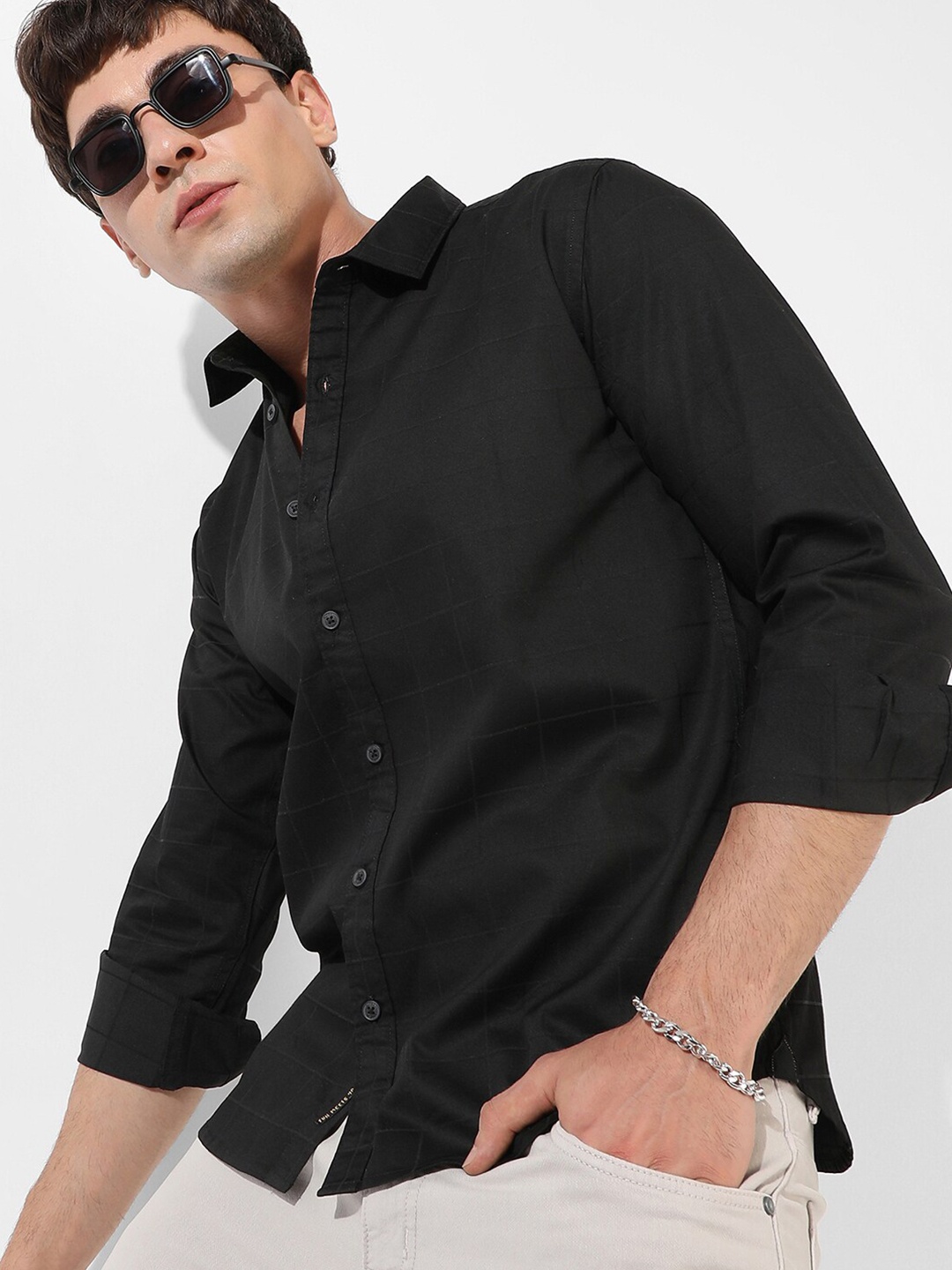 

Campus Sutra Black Checked Classic Fit Cotton Casual Shirt