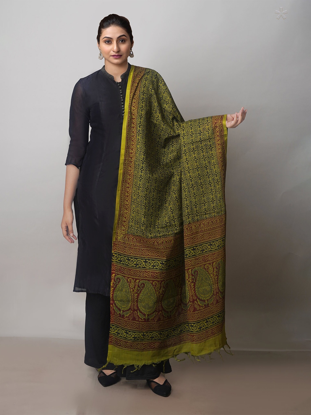 

Unnati Silks Ethnic Motifs Block Printed Pure Cotton Dupatta, Green