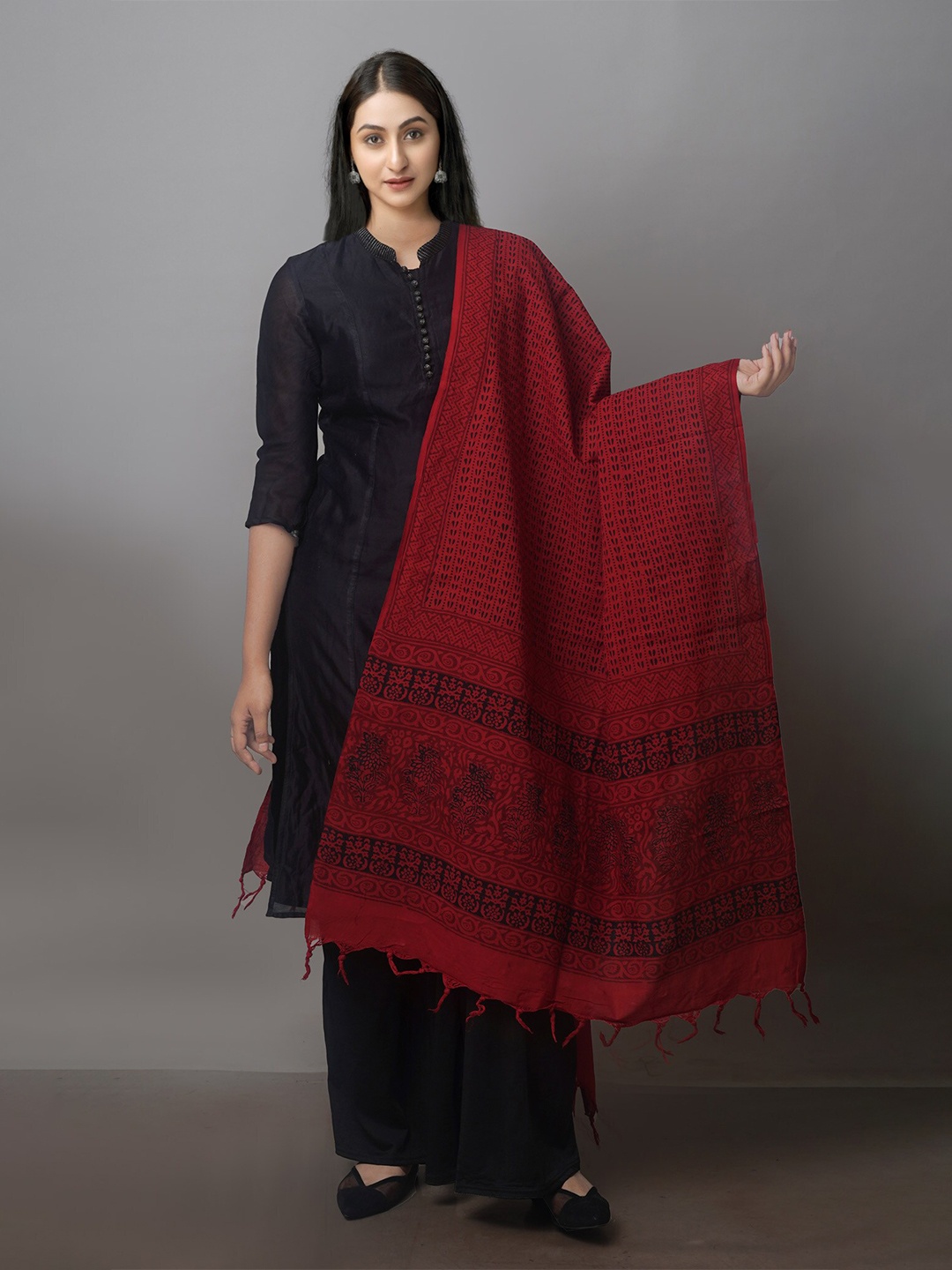 

Unnati Silks Ethnic Motifs Printed Block Print Dupatta, Burgundy