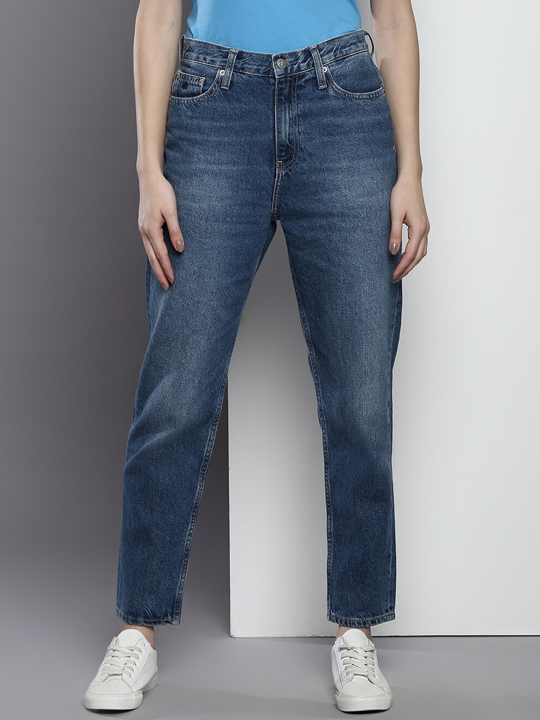

Calvin Klein Jeans Women Light Fade Straight Fit Jeans, Blue